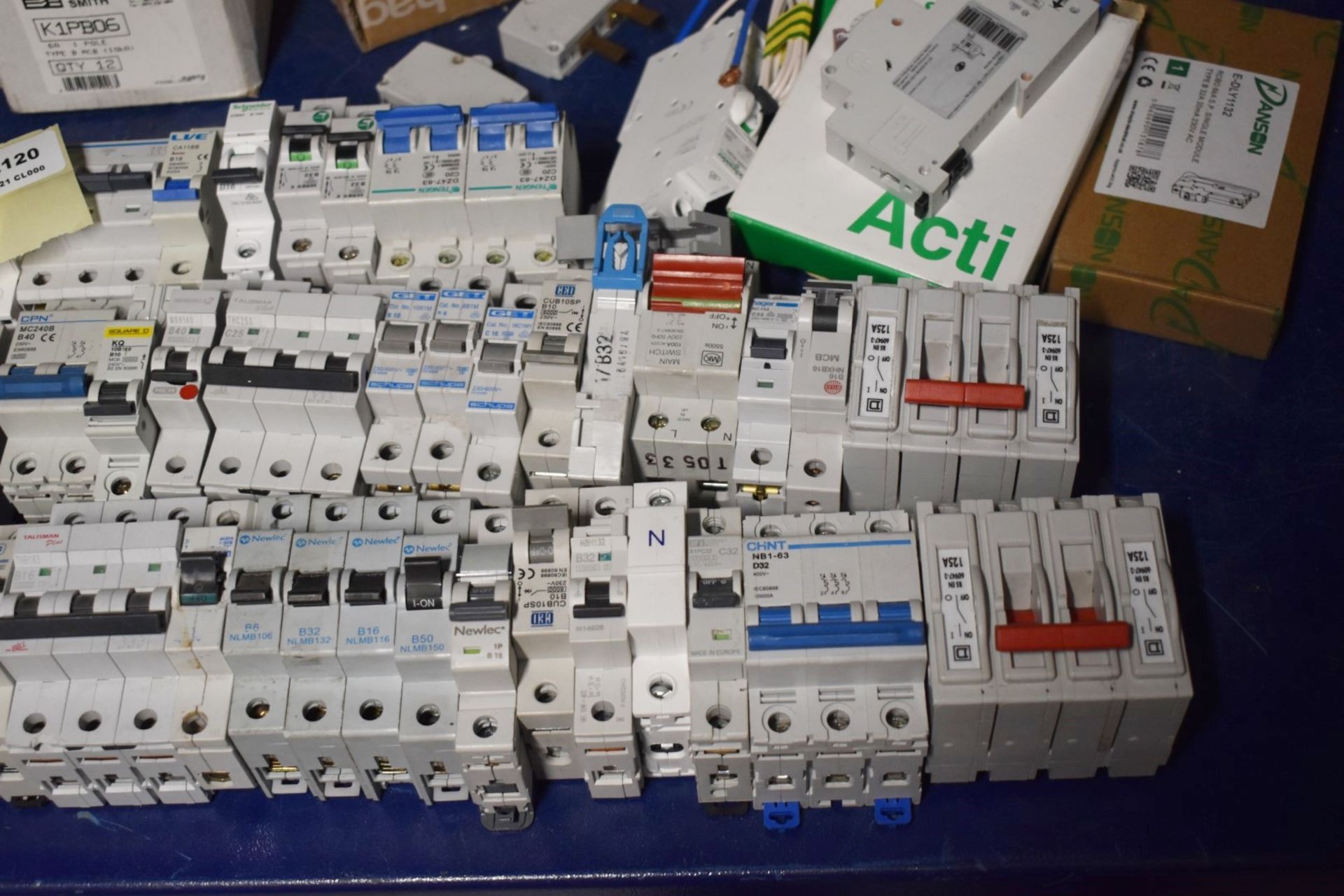 1 x Large Collection of Various Circuit Breakers - Image 11 of 21