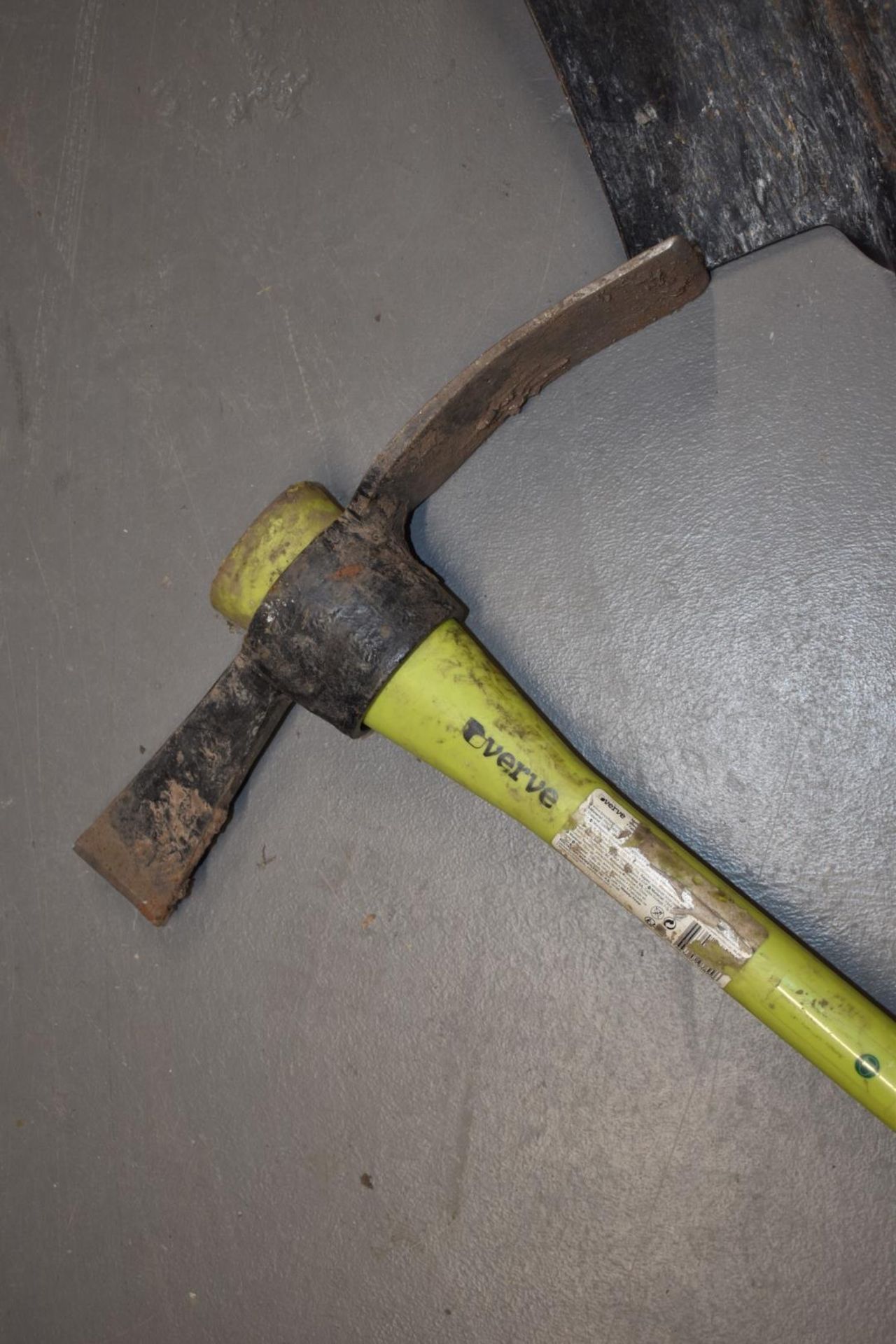 3 x Hand Tools Including Pick Axe, Spade and Scraper With Full Size Handle SRB172 - Image 3 of 5