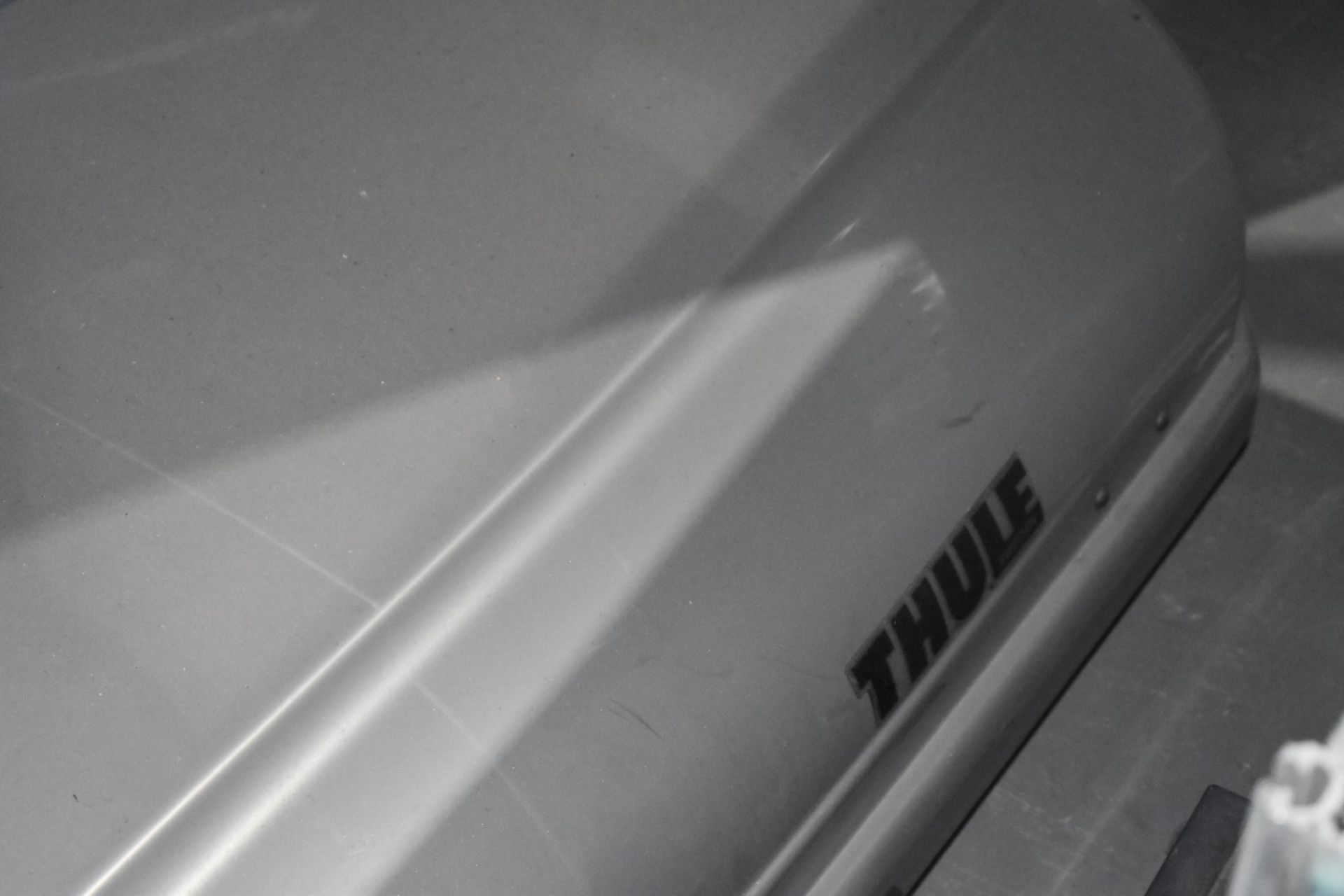 1 x Thule Universal Car Roof Storage Box PME292 - Image 3 of 4