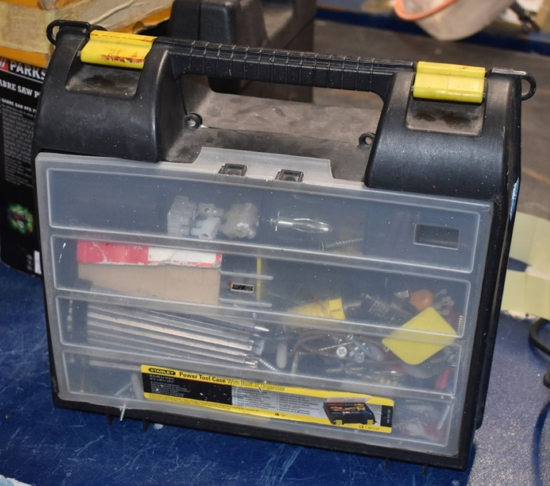 1 x Assorted Collection to Include Toolbox With Contents, Staple Gun, Decorating Accessories - Image 5 of 9