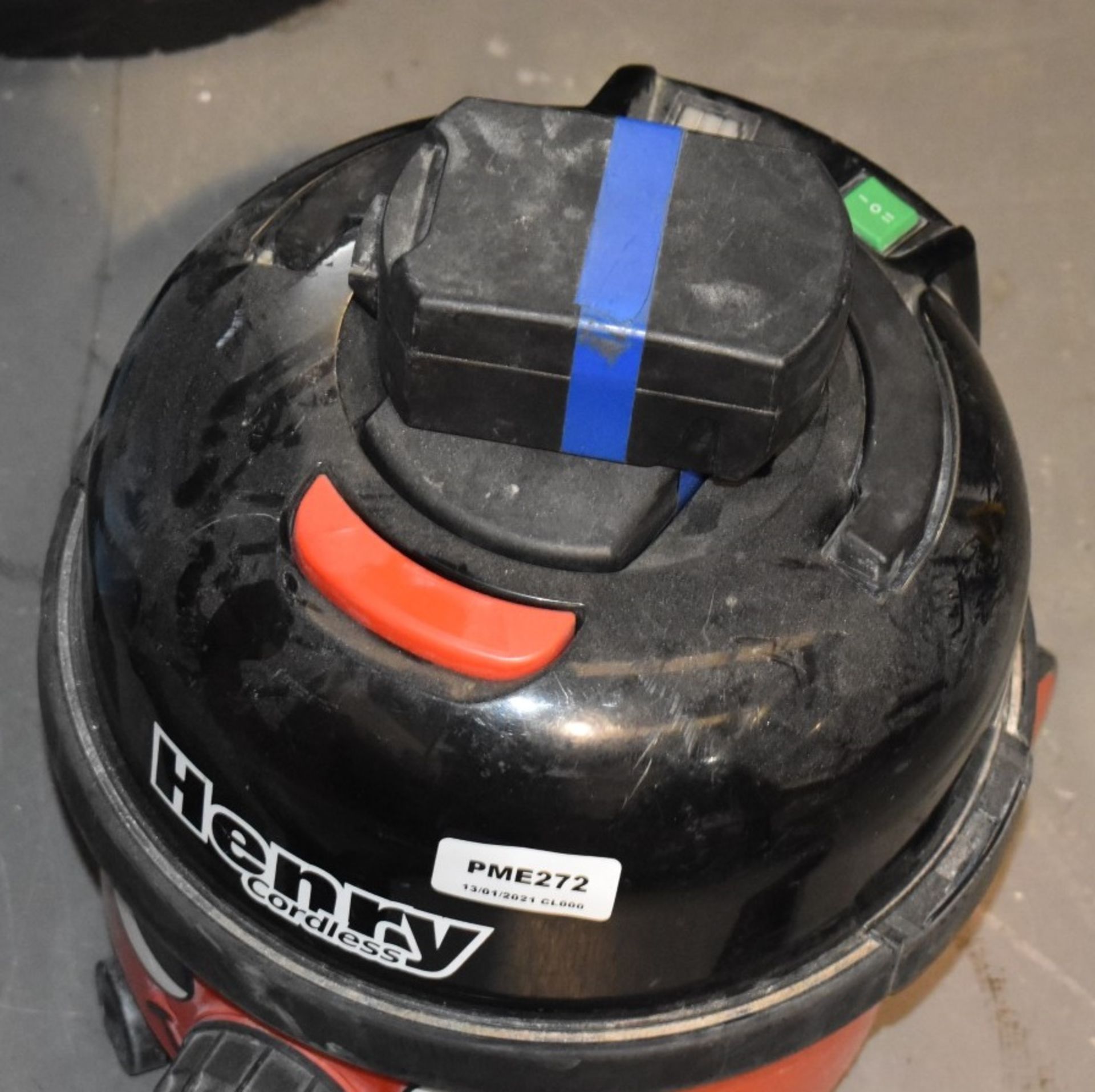 1 x Numatic Henry Hoover Cordless With Two Batteries and Charger PME272 - Image 4 of 6