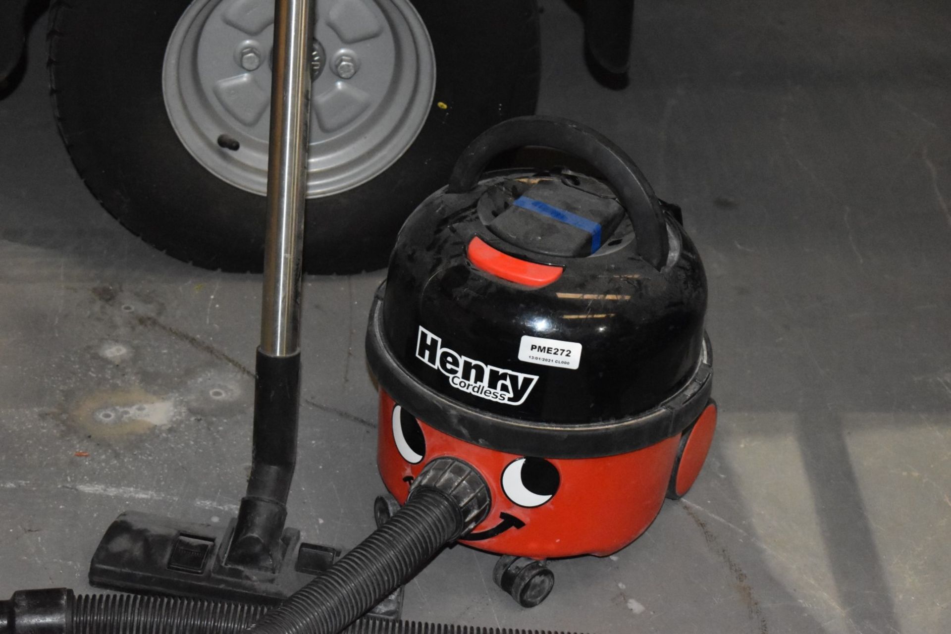 1 x Numatic Henry Hoover Cordless With Two Batteries and Charger PME272 - Image 3 of 6