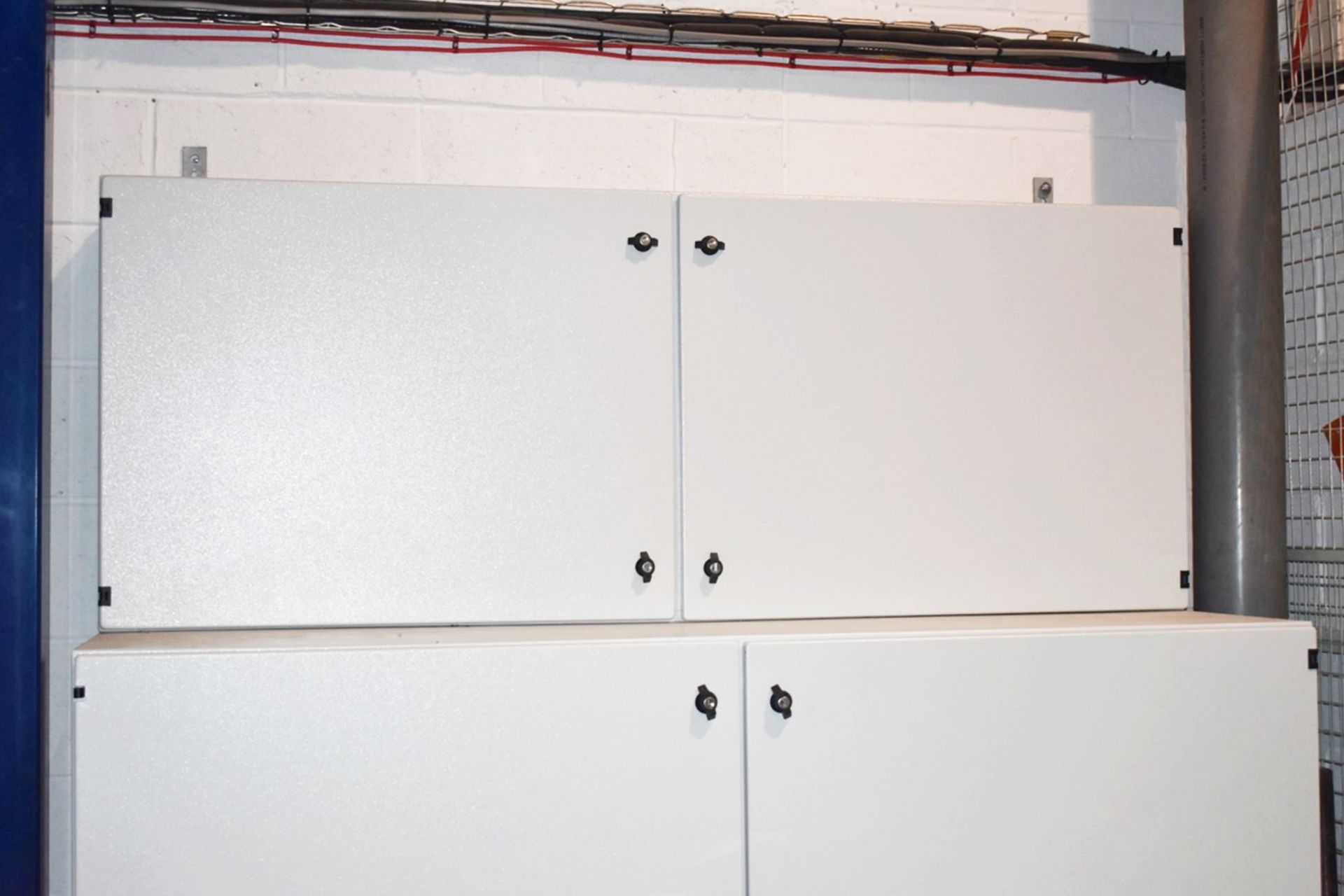 1 x Large Workshop Storage Cabinet Grey Coated Metal Cabinet With Locks and Internal Shelves - Image 5 of 6