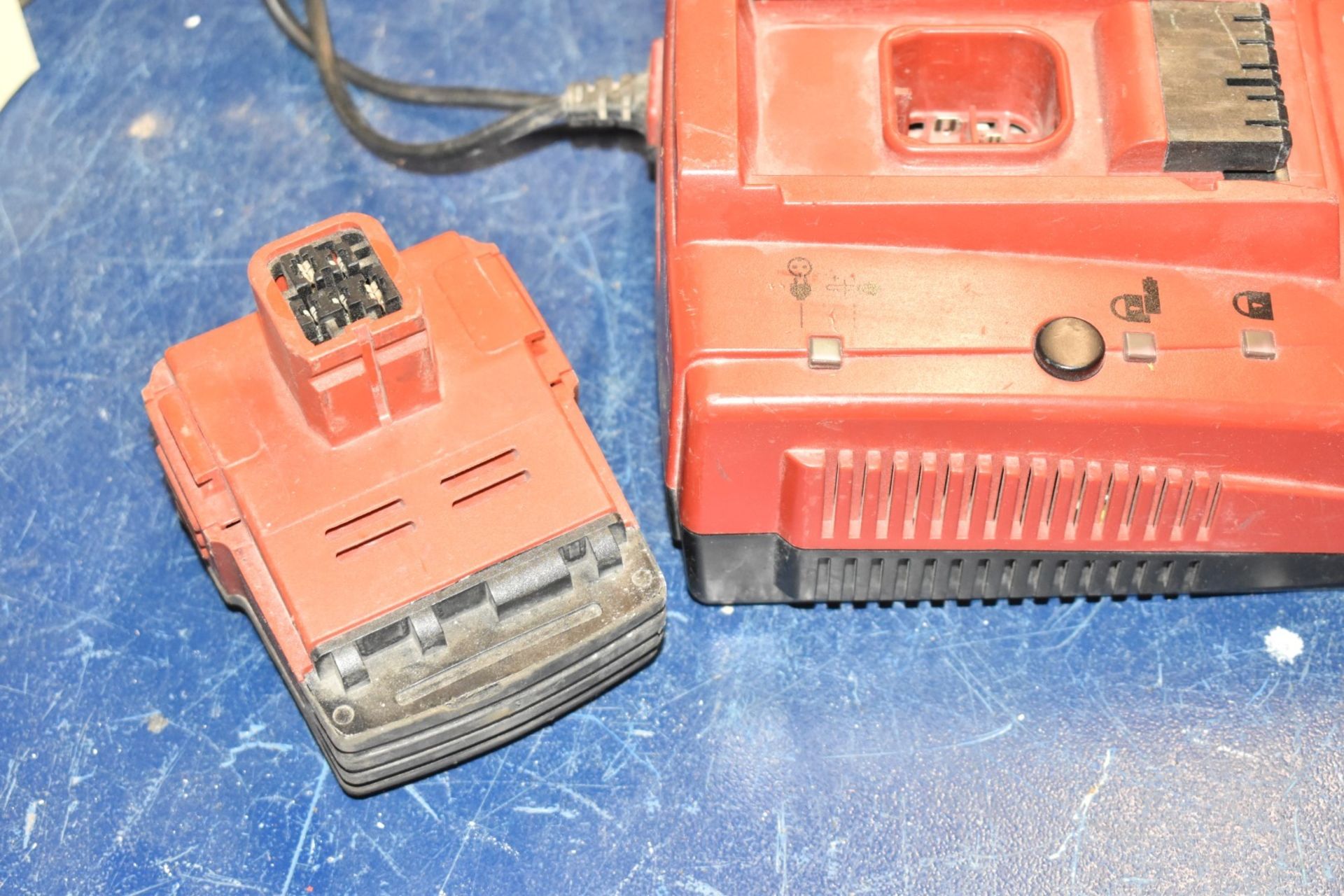 1 x Hilti Battery and Battery Charger Charger Type C 4/36ACS and Battery Type 328646 14.4v - Image 3 of 8