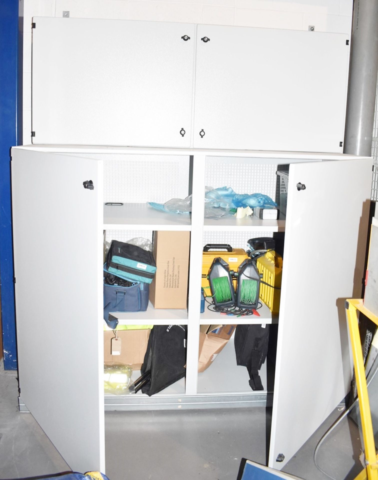 1 x Large Workshop Storage Cabinet Grey Coated Metal Cabinet With Locks and Internal Shelves - Image 3 of 6