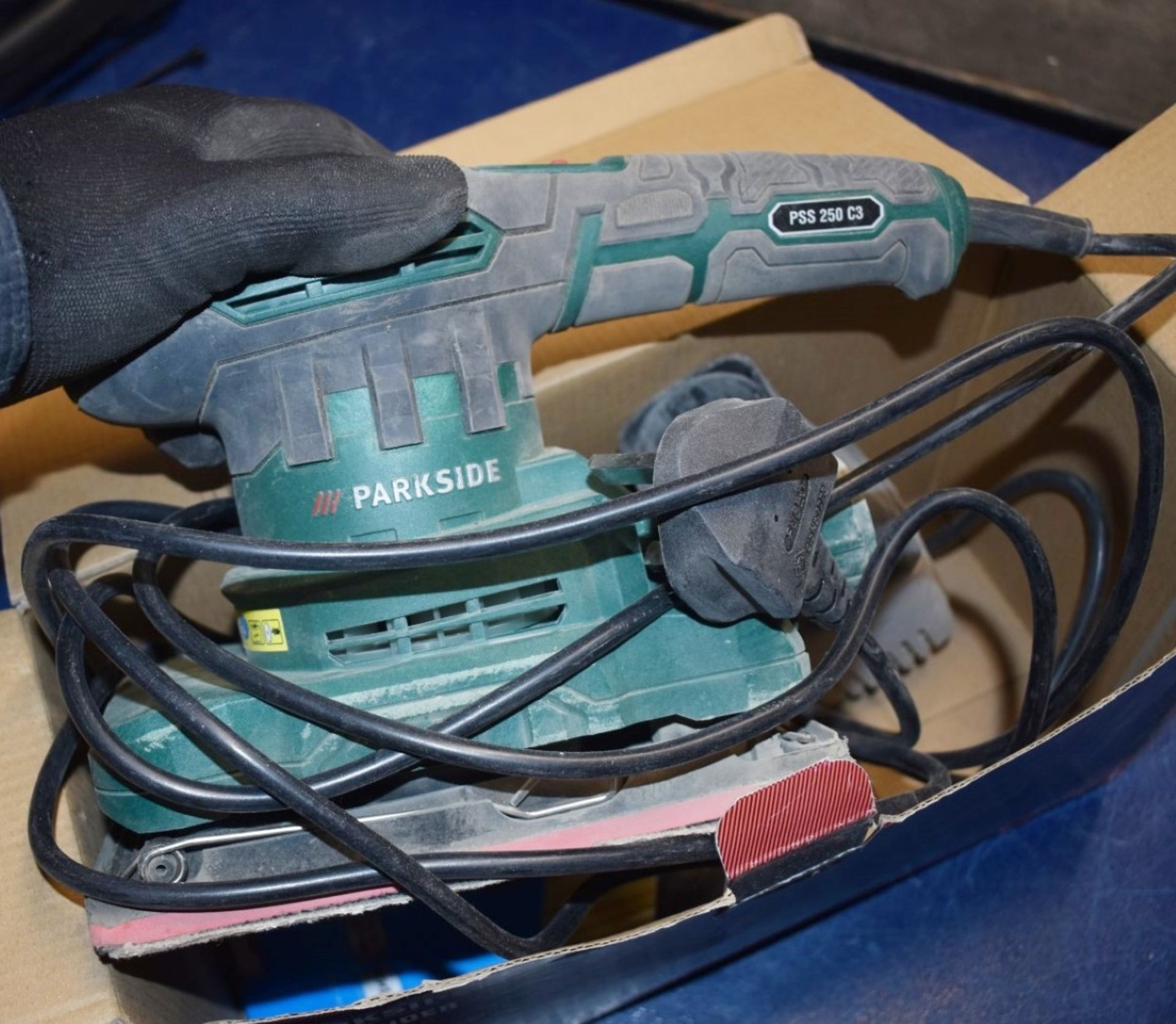 1 x Parkside Sheet Sander in Original Box 240V With Spare Sanding Sheets Model PSS 250 C3 - Image 4 of 6