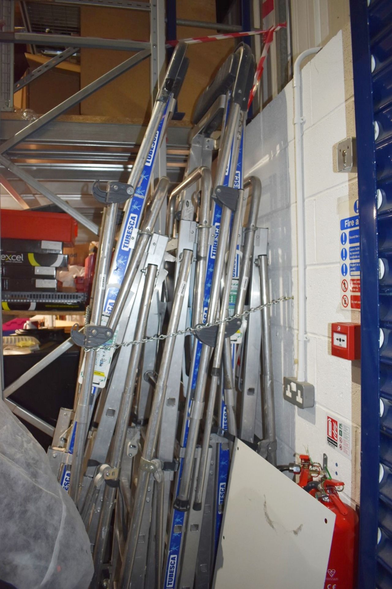 1 x Tubesca Sharpascopic Work Platform Ladder Type 02272251 Platform Height 1.07 to 1.53m - Image 6 of 9