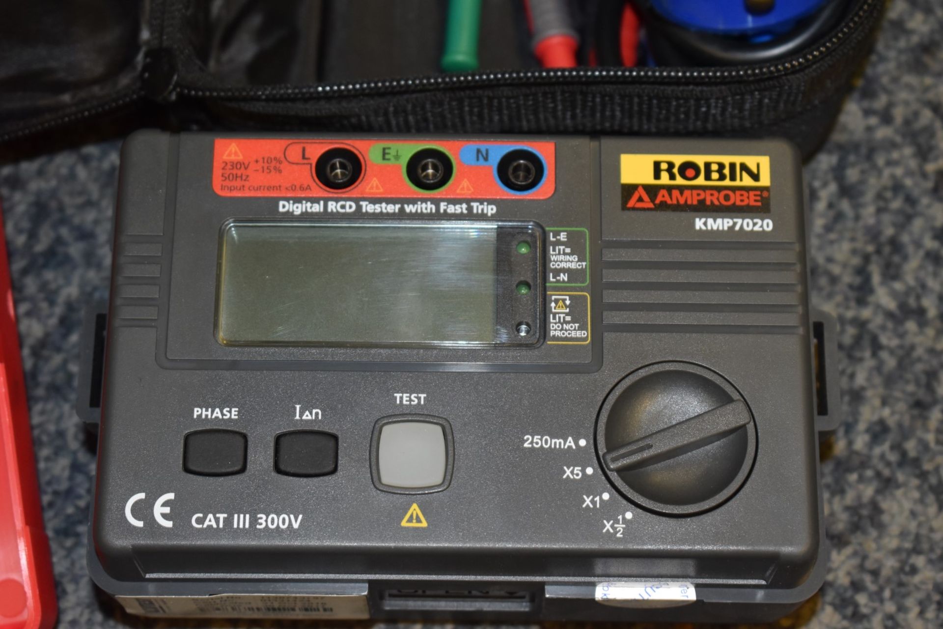 1 x Robin Amprobe Digital RCD Tester Wth Fast Trip - Model KMP7020 - With Accessories and Carry Case - Image 3 of 4