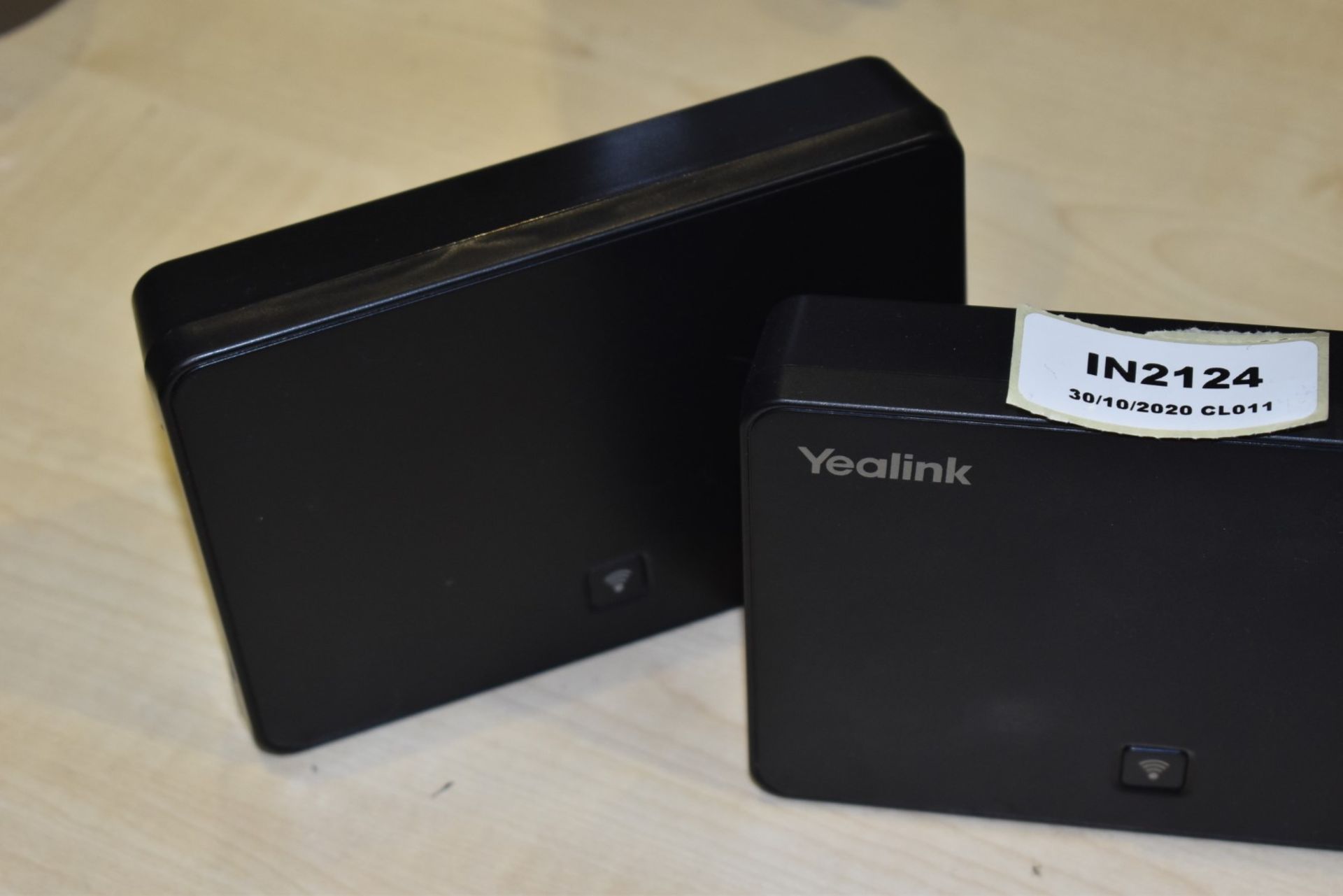 3 x Yealink IP Dect Phone Model W52P - Includes One PSU Only - Ref: In2124 wh1 pal1 - CL011 - - Image 2 of 7