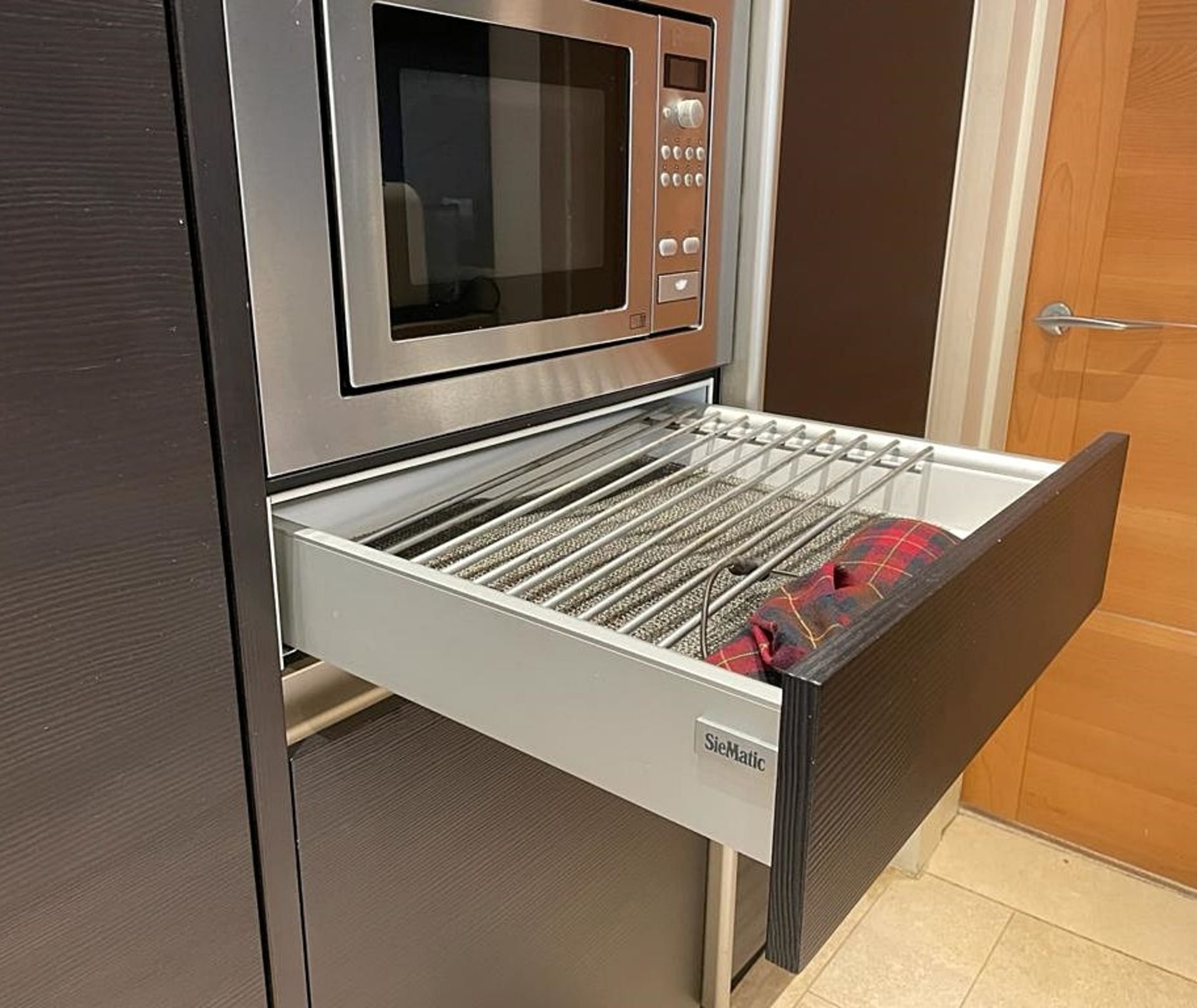 1 x Bespoke SIEMATIC Fitted Kitchen With Gaggenau Appliances, Silstone Worktops, Central Island - Image 69 of 83