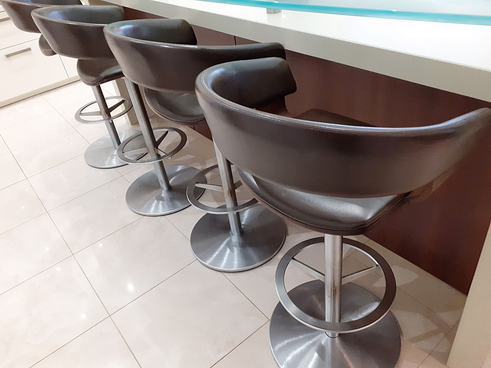 4 x Original Allermuir 'Mollie' Designer Swivel Bar Stools - Features Brown Leather Upholstery, Wood - Image 4 of 9