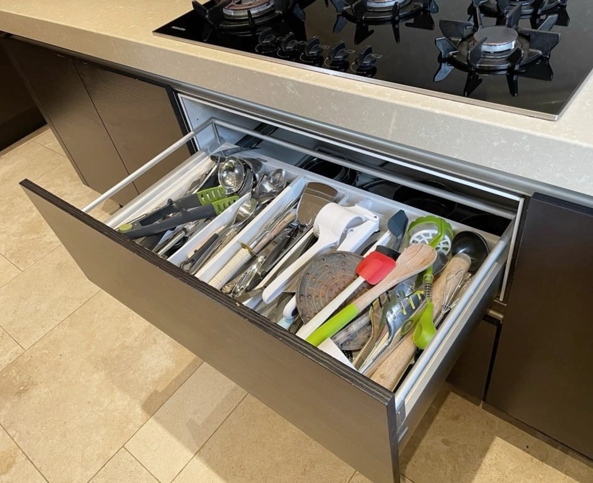 1 x Bespoke SIEMATIC Fitted Kitchen With Gaggenau Appliances, Silstone Worktops, Central Island - Image 53 of 83