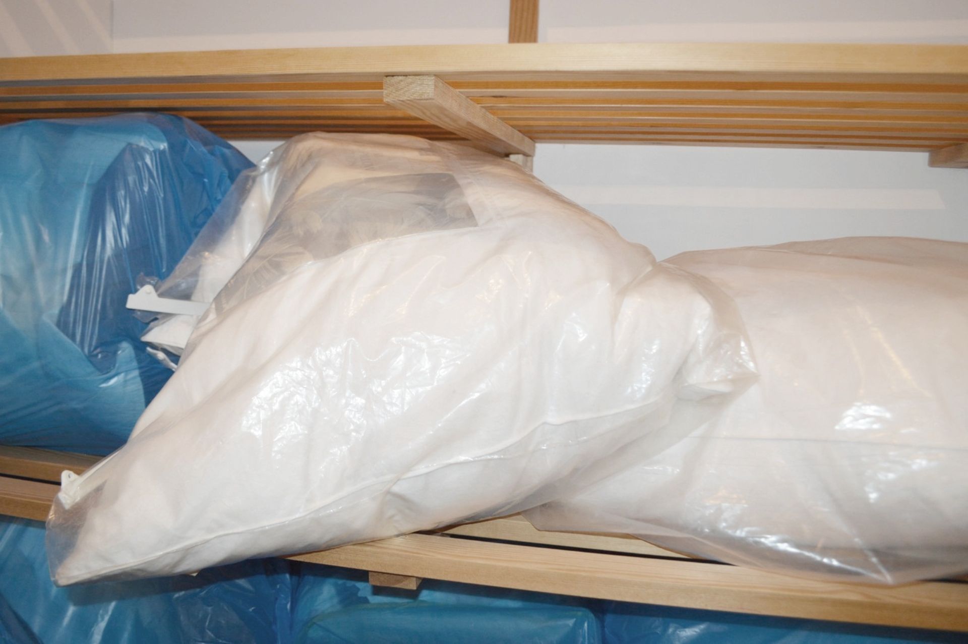 Assorted Collection Of Bedding Including Down Filled Duvets, Covers, Pillows - NO VAT - Image 4 of 11