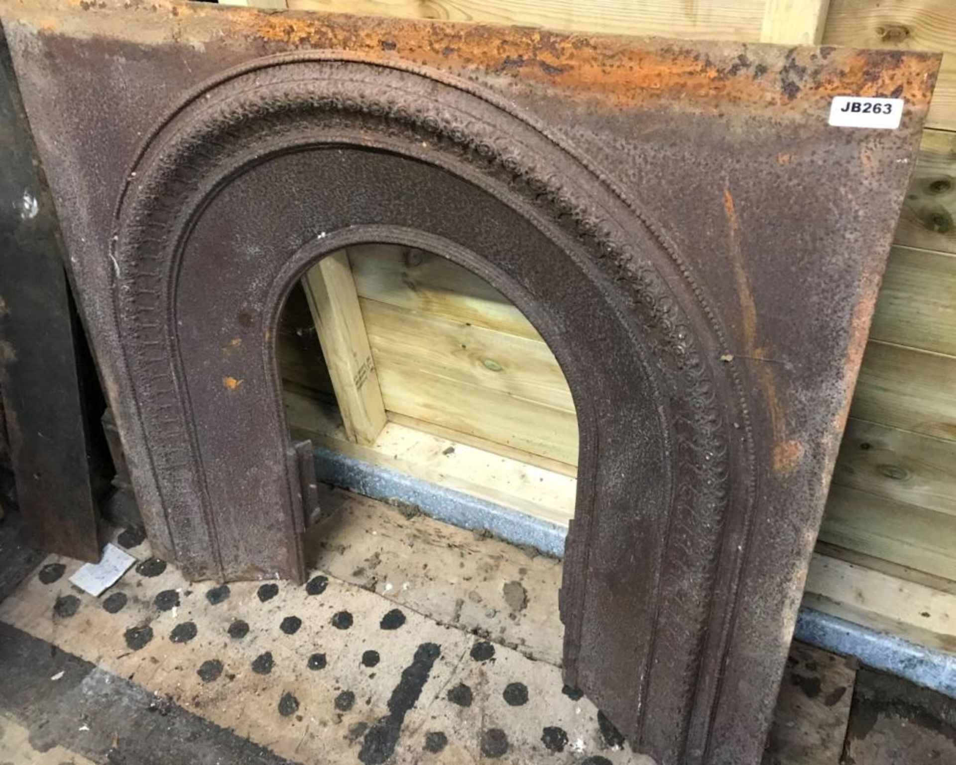 1 x Antique Victorian Cast Iron Fire Insert With Patterned Surround - Dimensions: Width 102cm x - Image 3 of 3