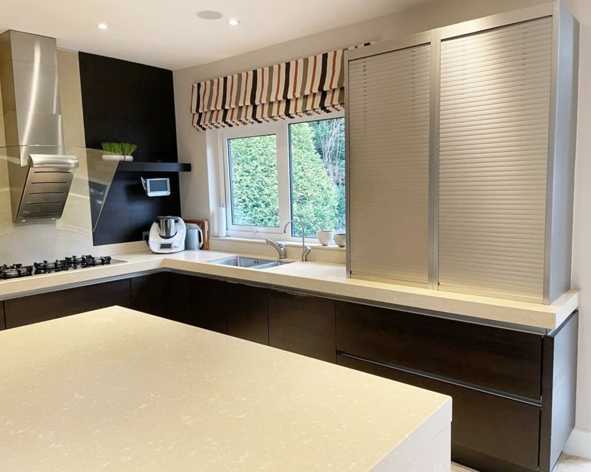 1 x Bespoke SIEMATIC Fitted Kitchen With Gaggenau Appliances, Silstone Worktops, Central Island - Image 6 of 83