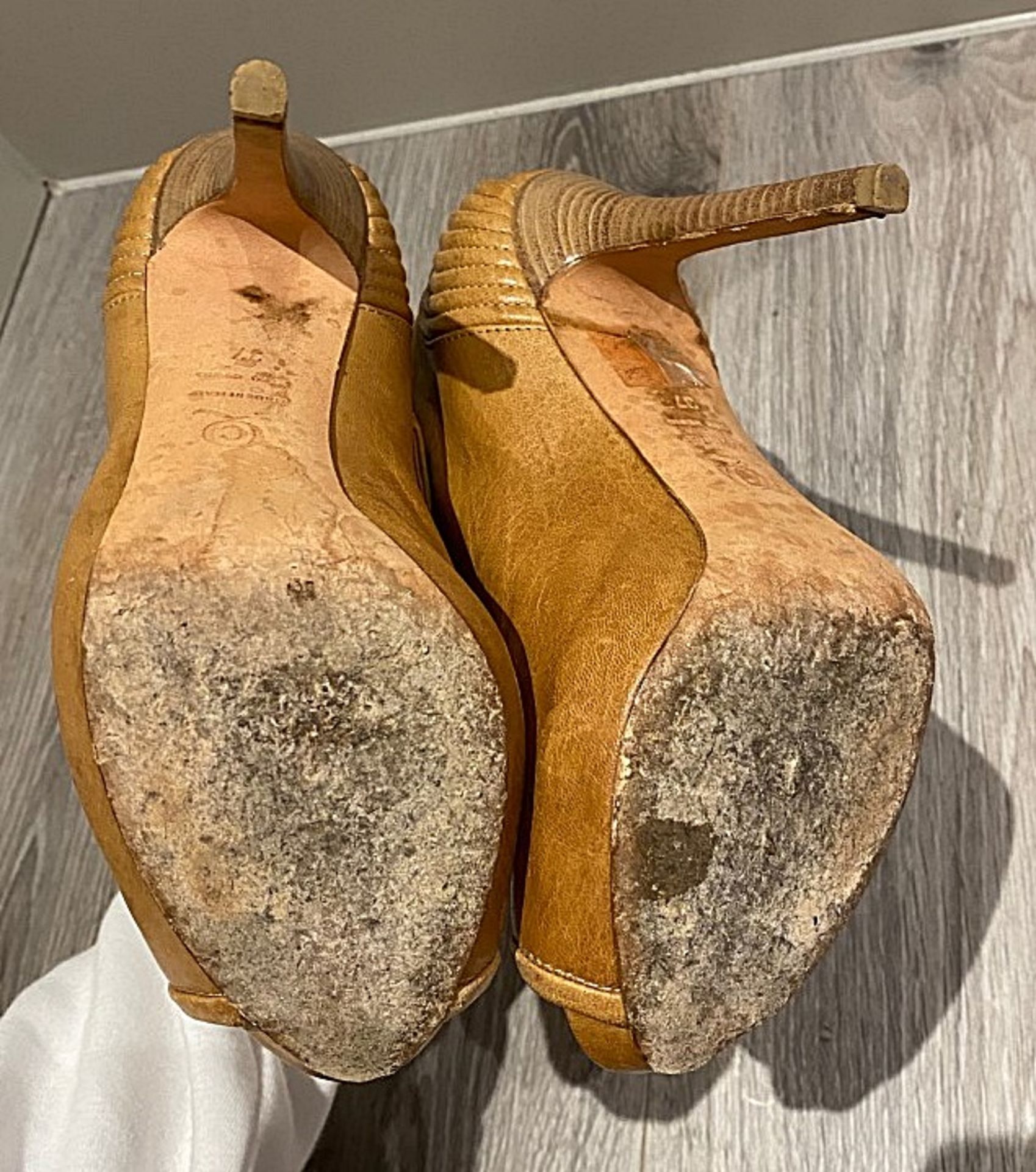 1 x Pair Of Genuine Alexander Mcqueen High Heel Shoes In Tan - Size: 37 - Preowned in Very Good - Image 3 of 4