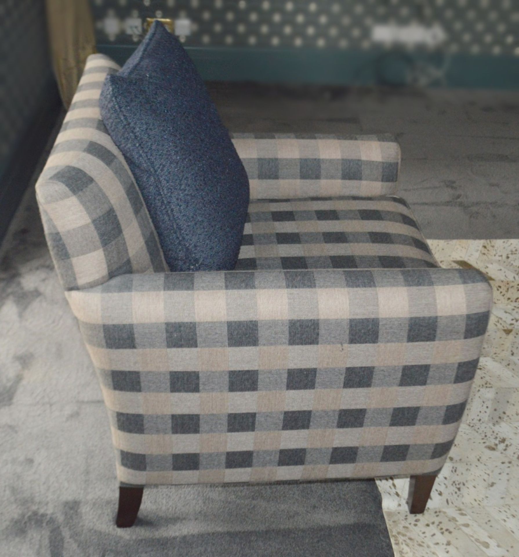 1 x Upholstered Armchair - Dimensions: H50 x W80 x D50cm - NO VAT ON THE HAMMER - CL630 - - Image 2 of 5