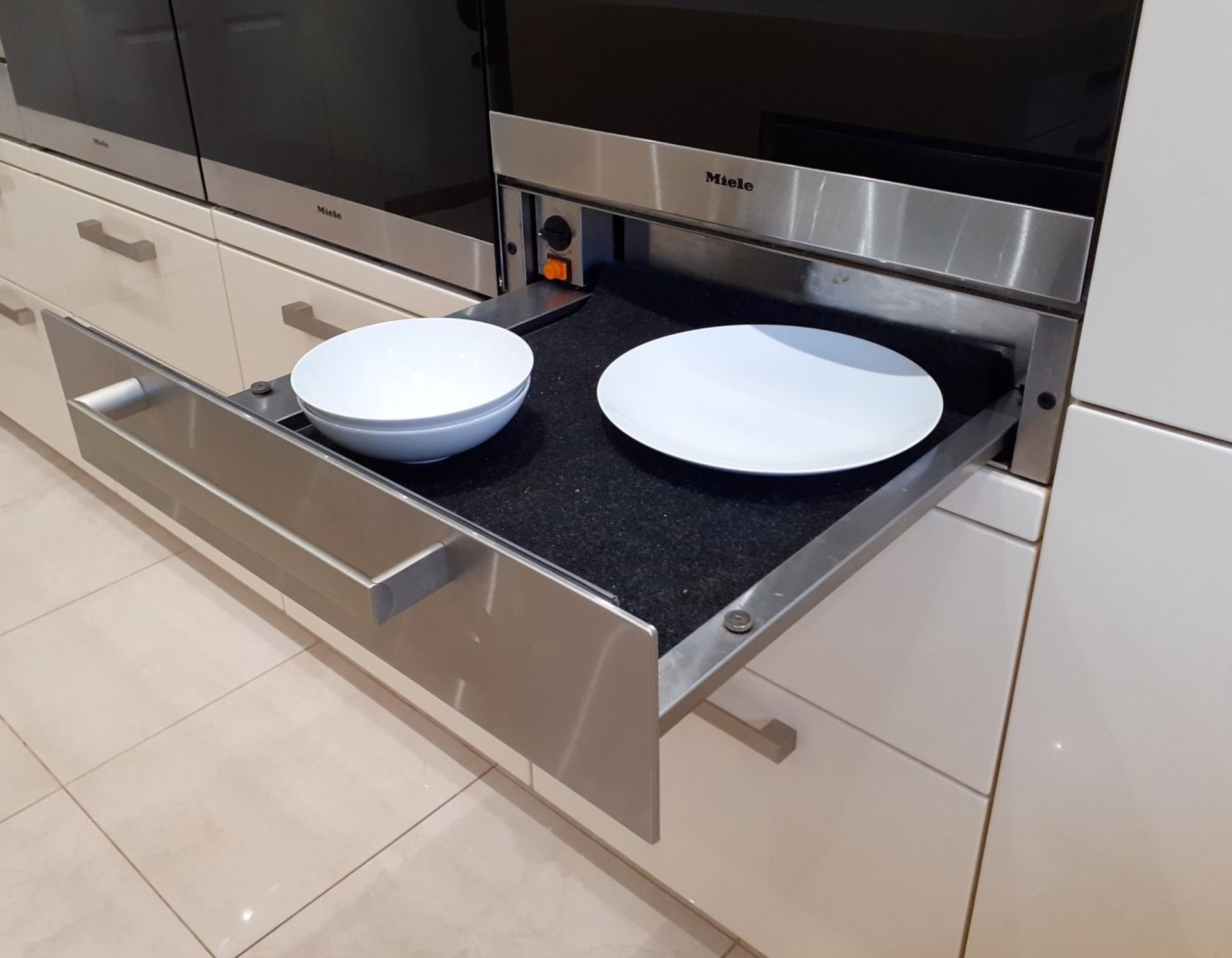 1 x ALNO Fitted Kitchen With Integrated Miele Appliances, Silestone Worktops & Breakfast Island - Image 23 of 86