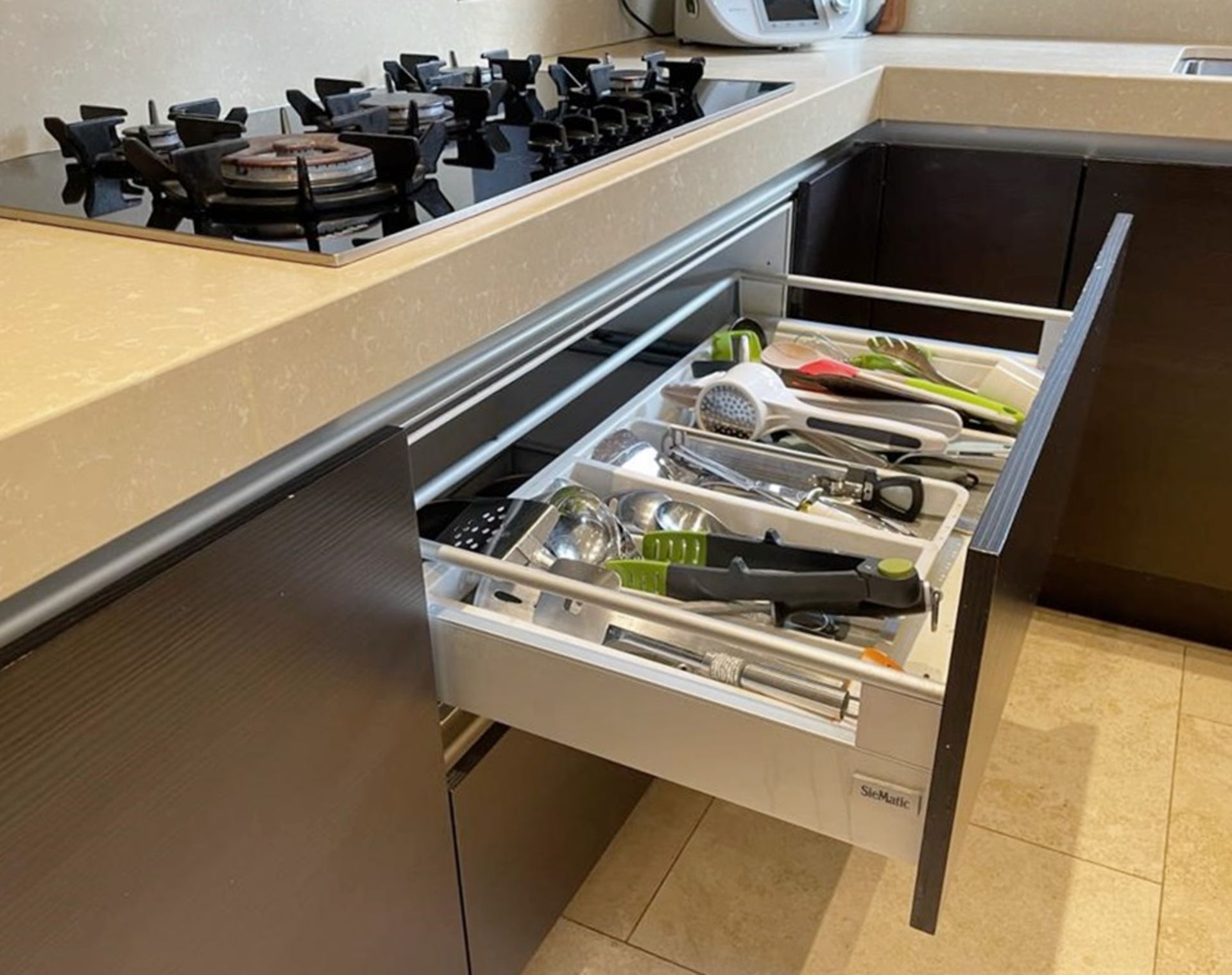 1 x Bespoke SIEMATIC Fitted Kitchen With Gaggenau Appliances, Silstone Worktops, Central Island - Image 55 of 83