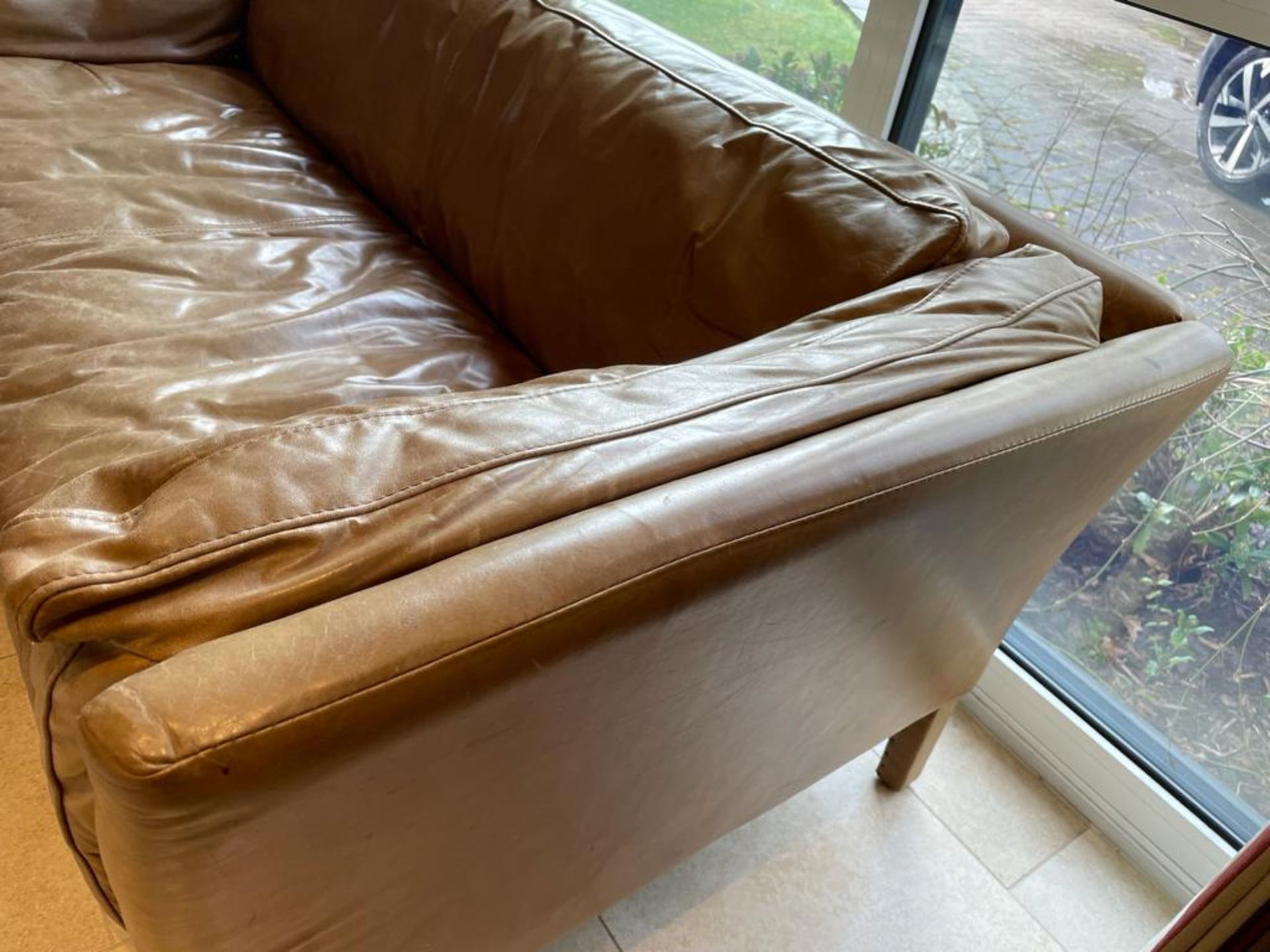 1 x Tan Leather Sofa - Dimensions: L177 x D80 x H65, Seat 45cm - NO VAT ON THE HAMMER - Preowned - - Image 3 of 5