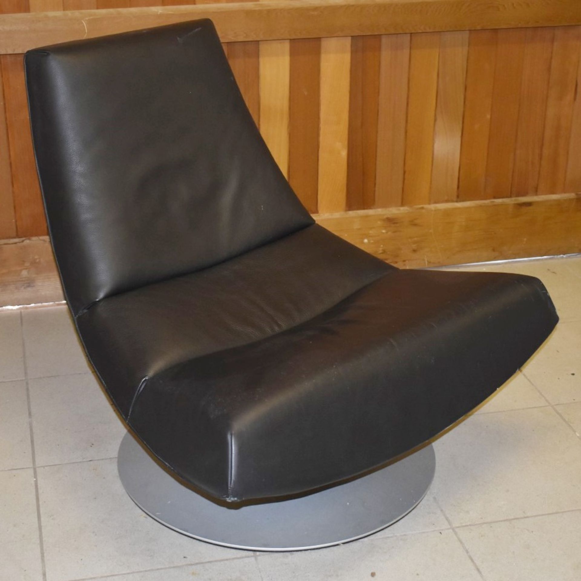 1 x Contemporary Black Leather Swivel Chair With Silver Base - Dimensions: H85/40 x W97 x D100 cms -