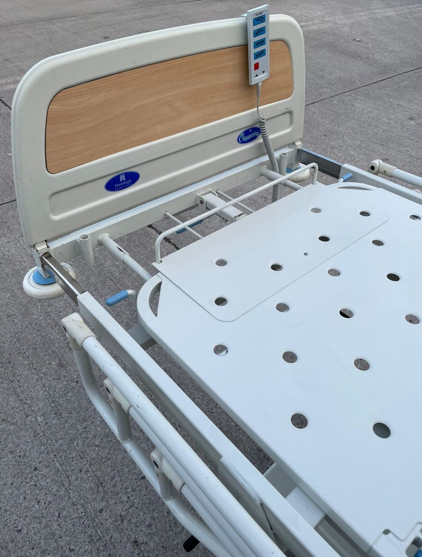 1 x Huntleigh CONTOURA Electric Hospital Bed - Features Rise/Fall 3-Way Profiling, Side Rails, - Image 5 of 13