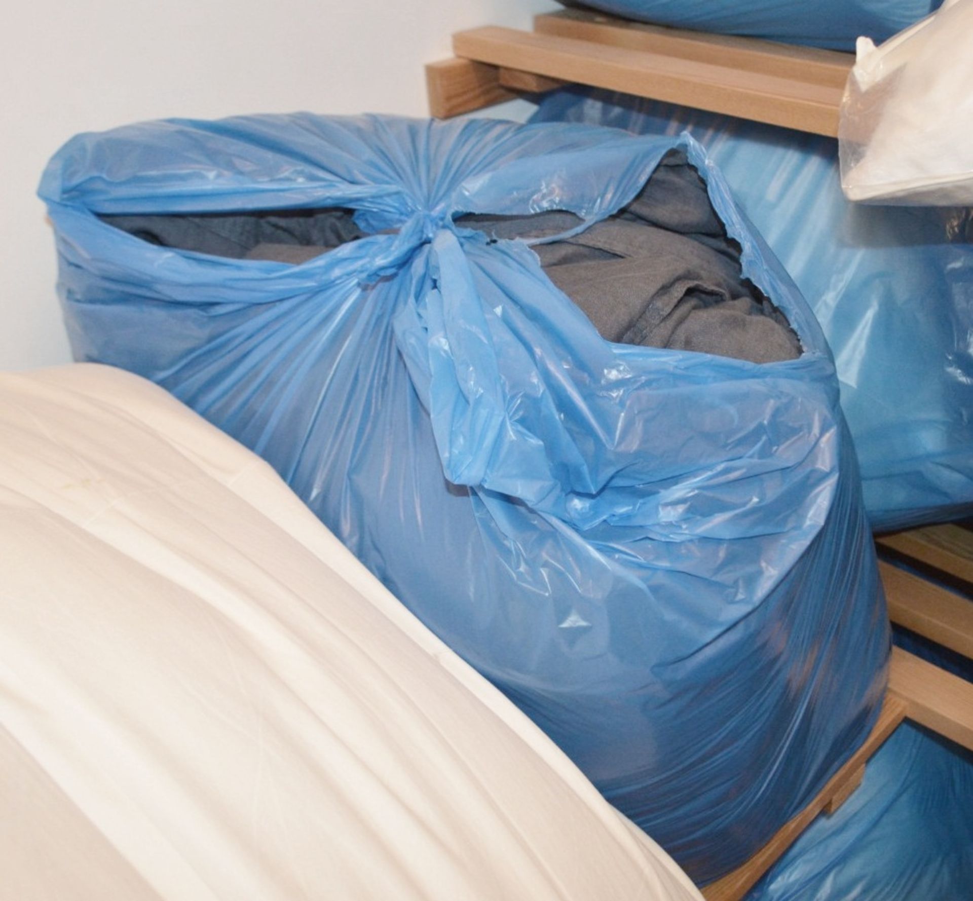 Assorted Collection Of Bedding Including Down Filled Duvets, Covers, Pillows - NO VAT - Image 11 of 11