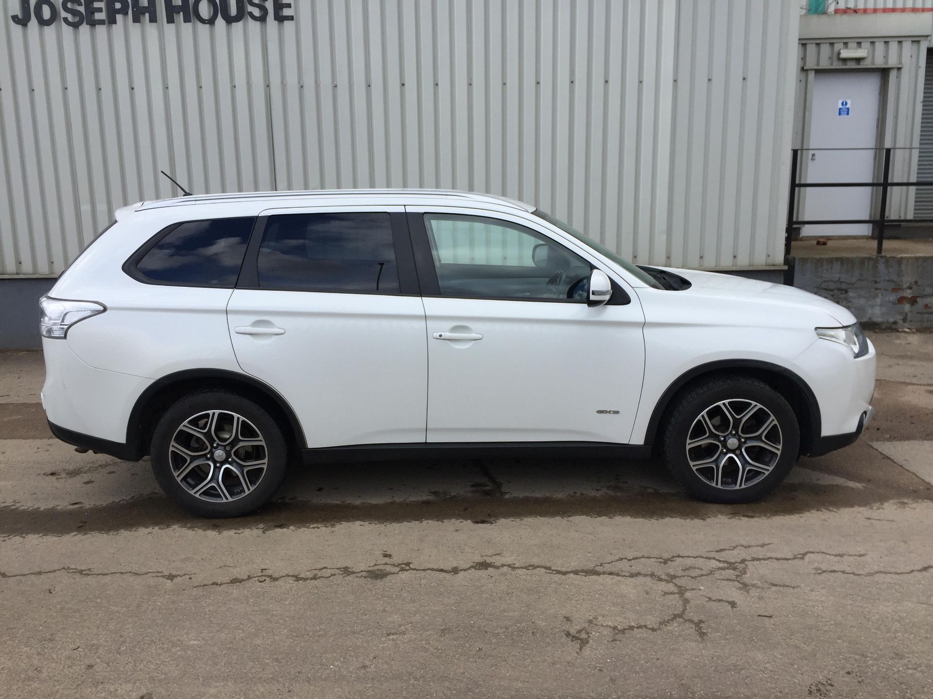 2014 Mitsubishi Outlander Gx3 Di-D 2.3 5Dr SUV - CL505 - NO VAT ON THE HAMMER - Locatio - Image 4 of 20