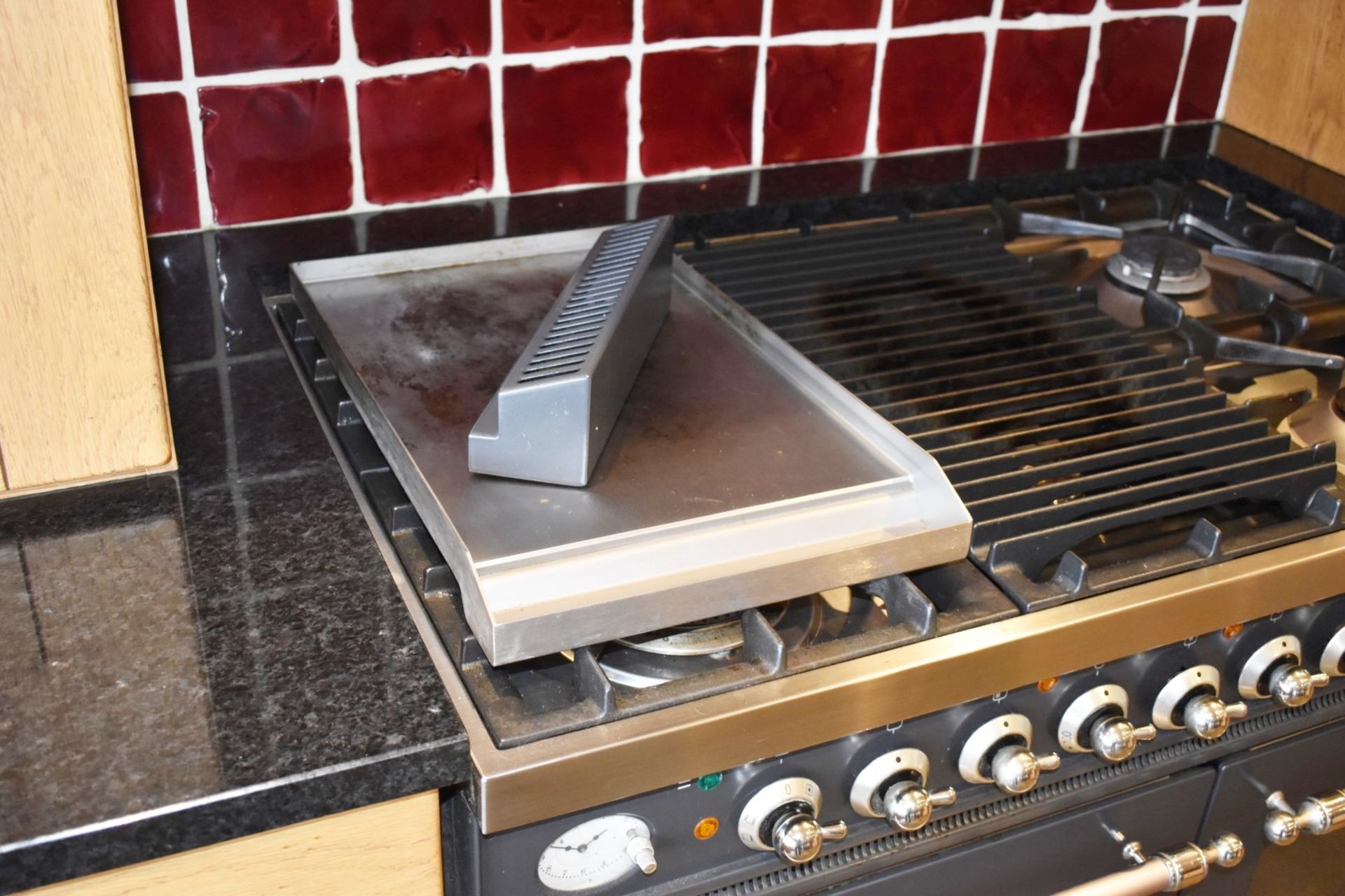 1 x Britannia 100cm Range Cooker With Griddle and Hotplate - G20 Gas - Location: Macclesfield - Image 4 of 17