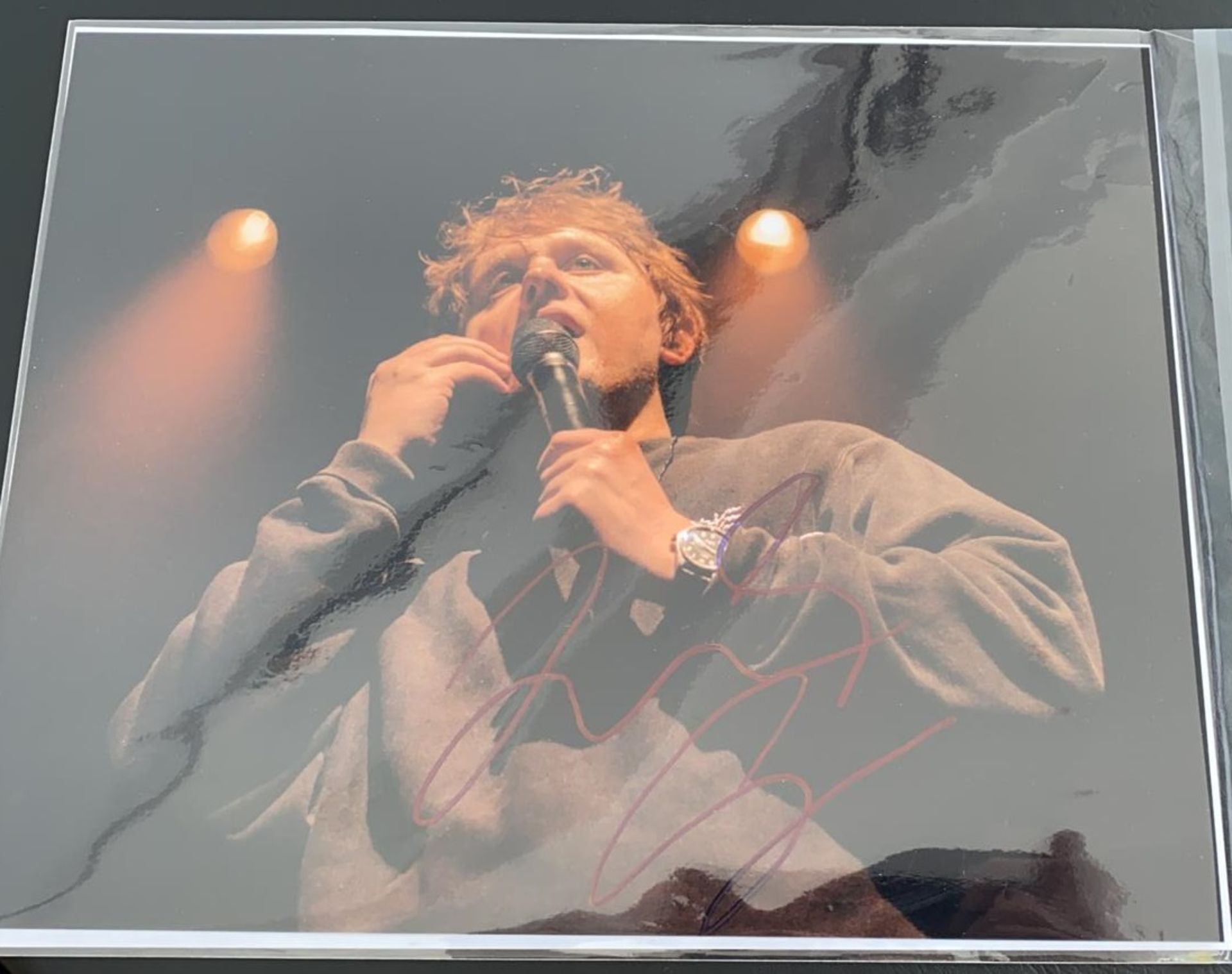 1 x Signed Autograph Picture - LEWIS CAPALDI - With COA - Size 12 x 8 Inch - NO VAT ON THE HAMMER - Image 2 of 3