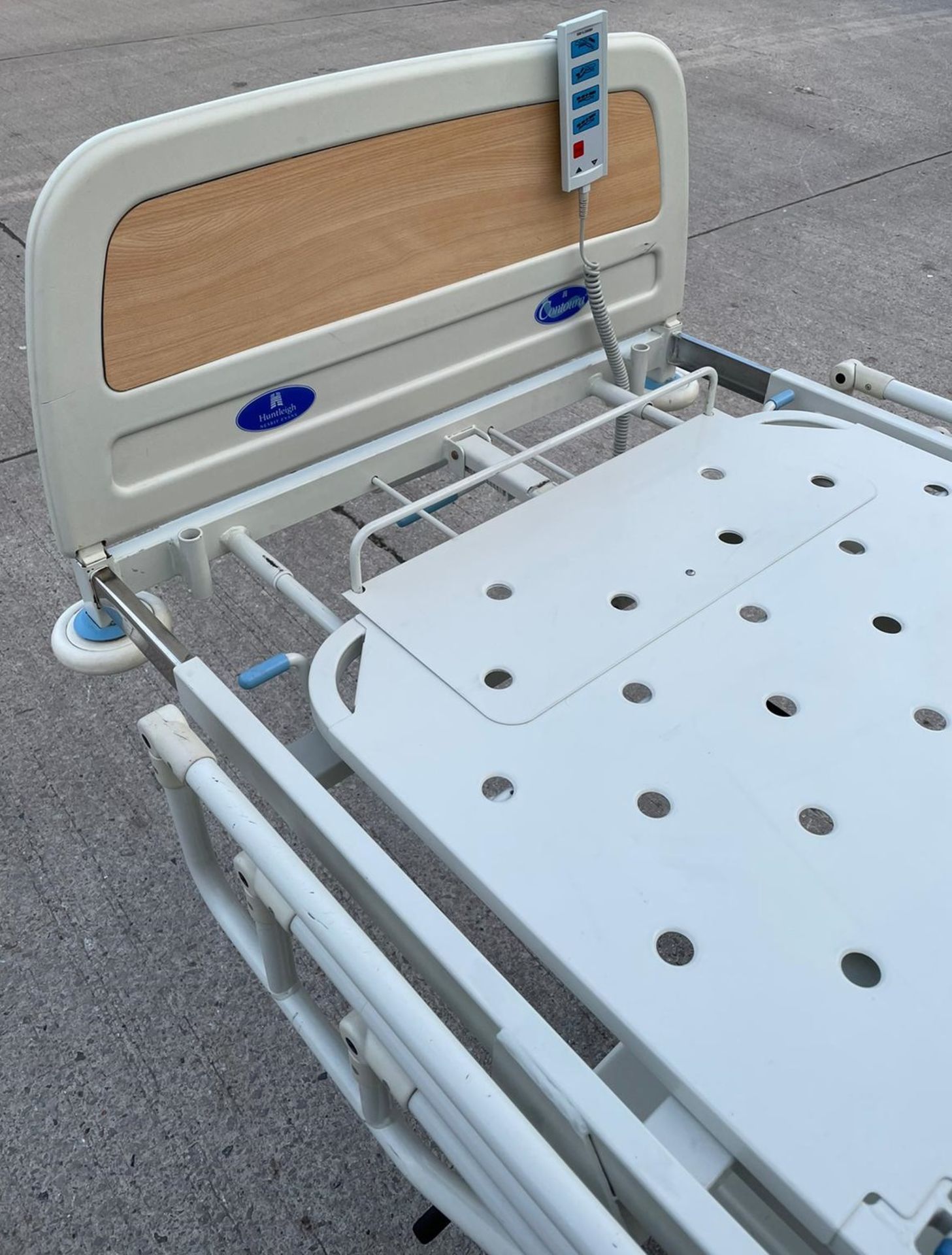 1 x Huntleigh CONTOURA Electric Hospital Bed - Features Rise/Fall 3-Way Profiling, Side Rails, - Image 6 of 13