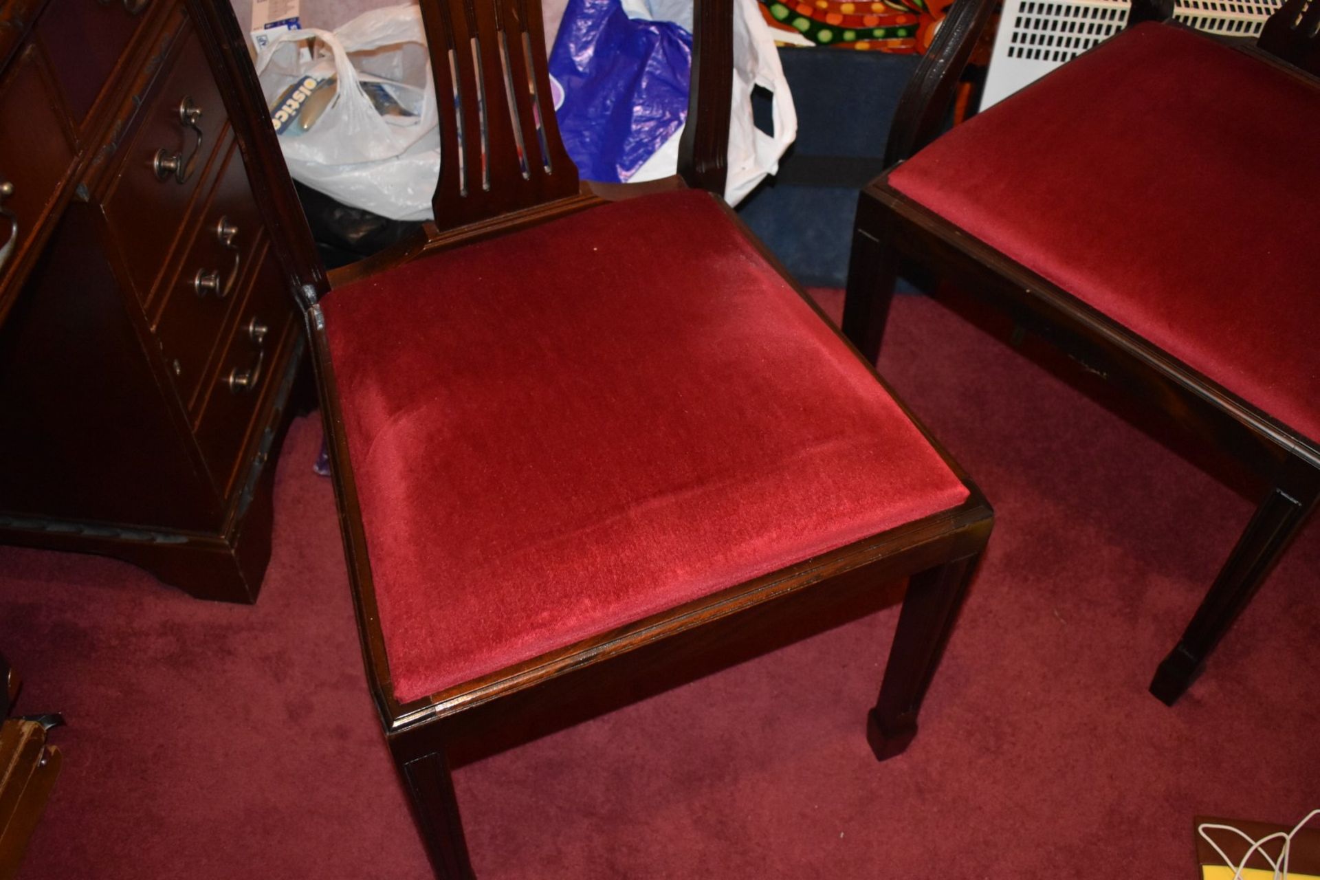 2 x Mahogany Shieldback Dining Chairs With Cushioned Seats Upholstered in Red Fabric - CL579 - No - Image 2 of 4