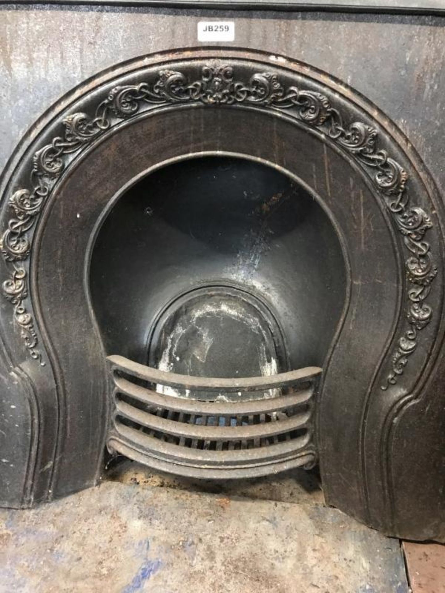 1 x Stunning Antique Victorian Cast Iron Fire Surround with Horseshoe Insert - Dimensions: Height - Image 9 of 9