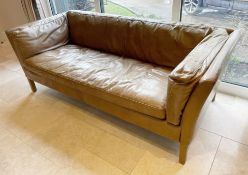1 x Tan Leather Sofa - Dimensions: L177 x D80 x H65, Seat 45cm - NO VAT ON THE HAMMER - Preowned -