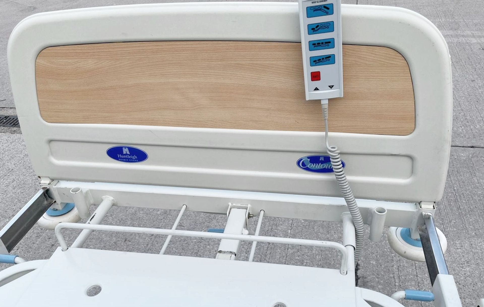 1 x Huntleigh CONTOURA Electric Hospital Bed - Features Rise/Fall 3-Way Profiling, Side Rails, - Image 3 of 13