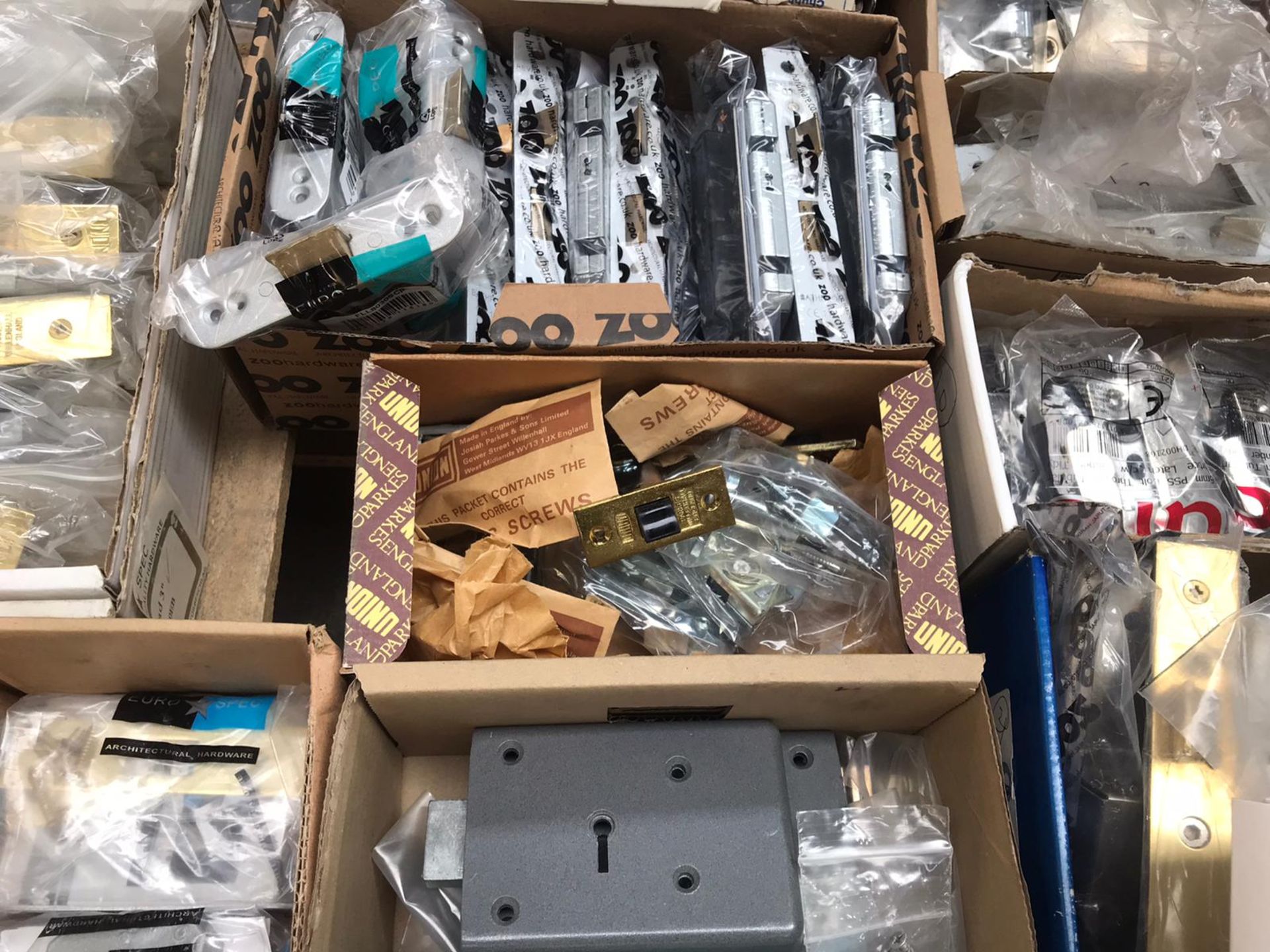 1 x Assorted Pallet Job Lot of Various Door Locks and Latches - Brand New Stock - Brands Include - Image 3 of 13
