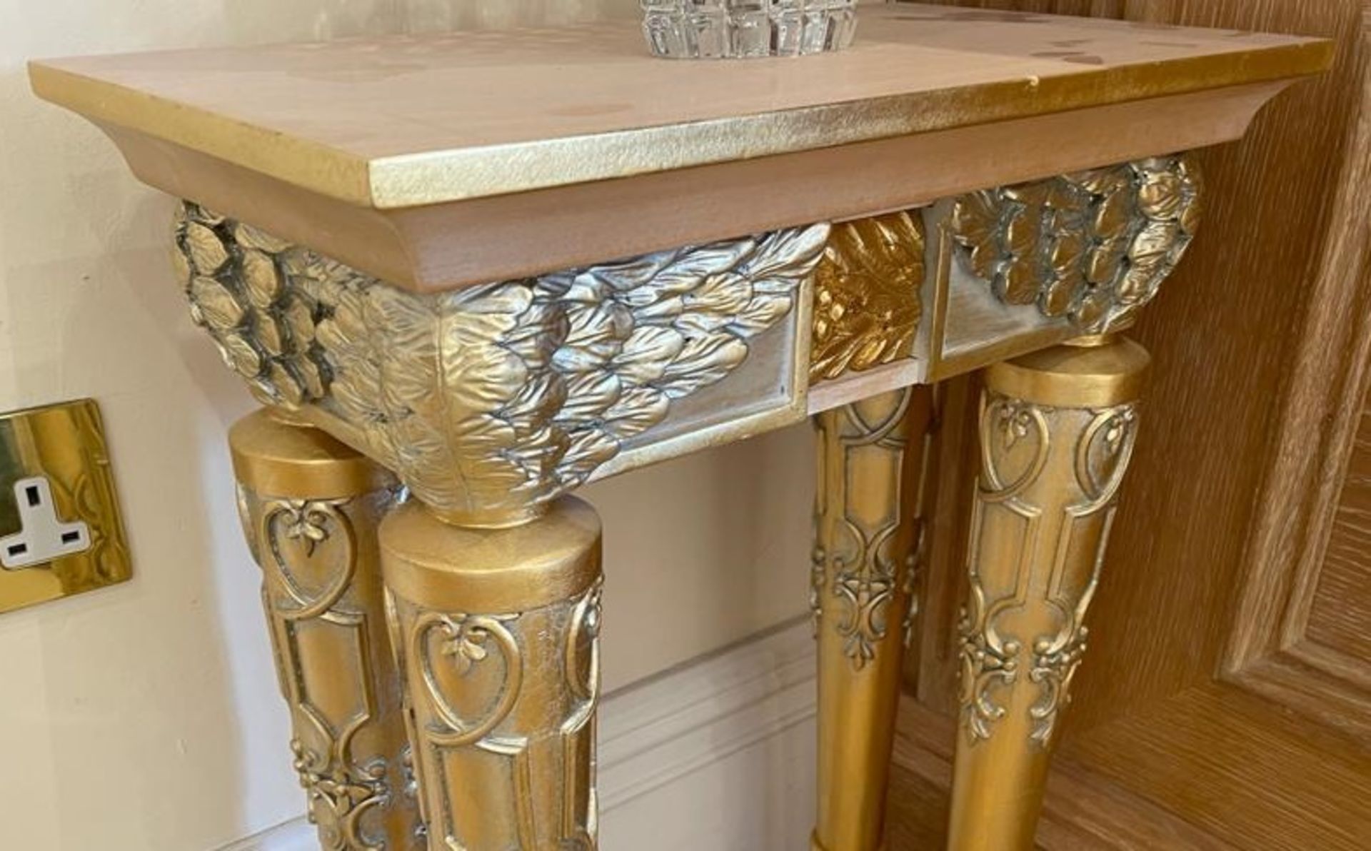1 x Hand Carved Ornate Lamp Tables Complimented With Birchwood Veneer, Golden Pillar Legs, Carved - Image 6 of 10