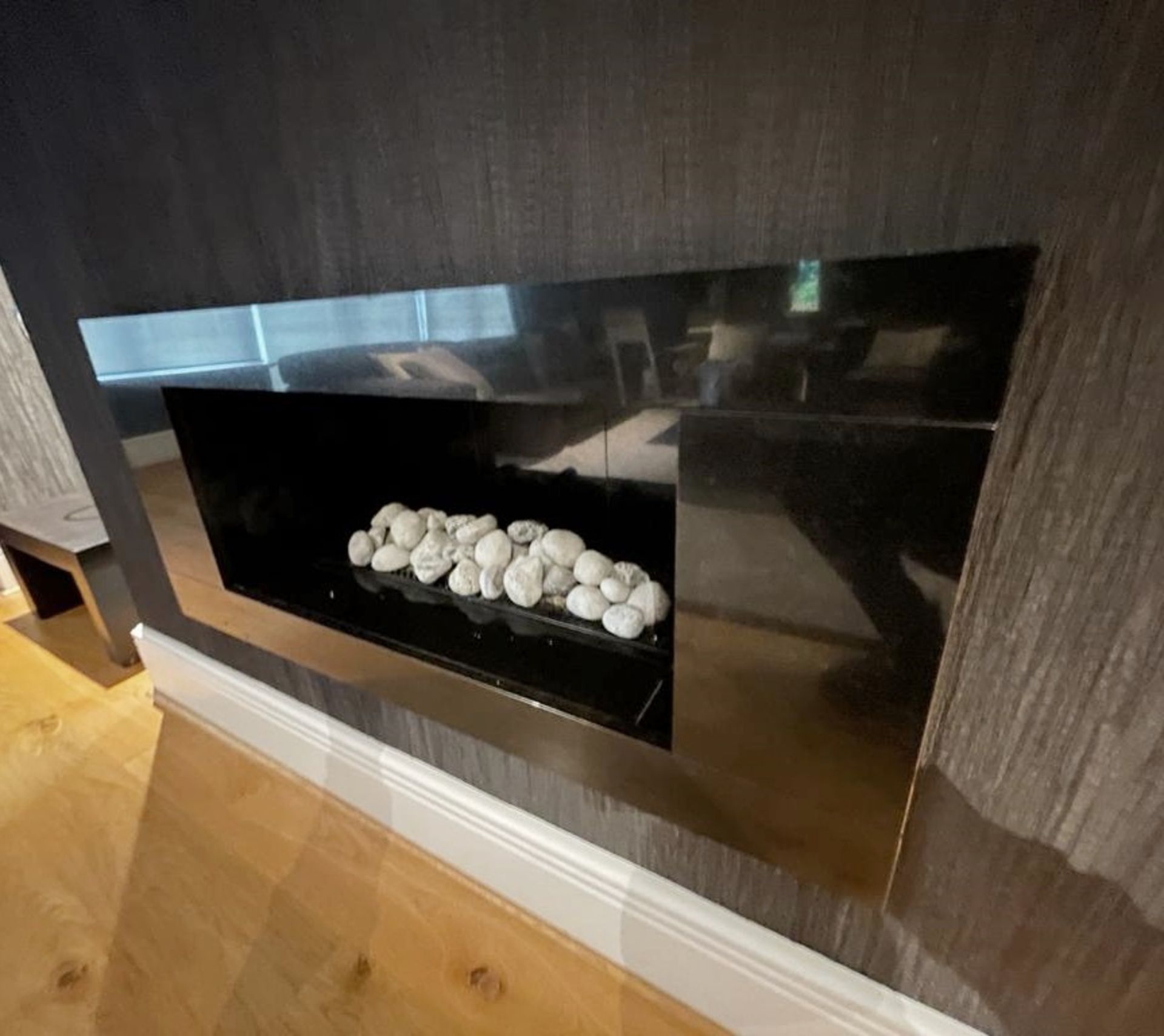 1 x Modern Built-in Fireplace With Surround - NO VAT ON THE HAMMER