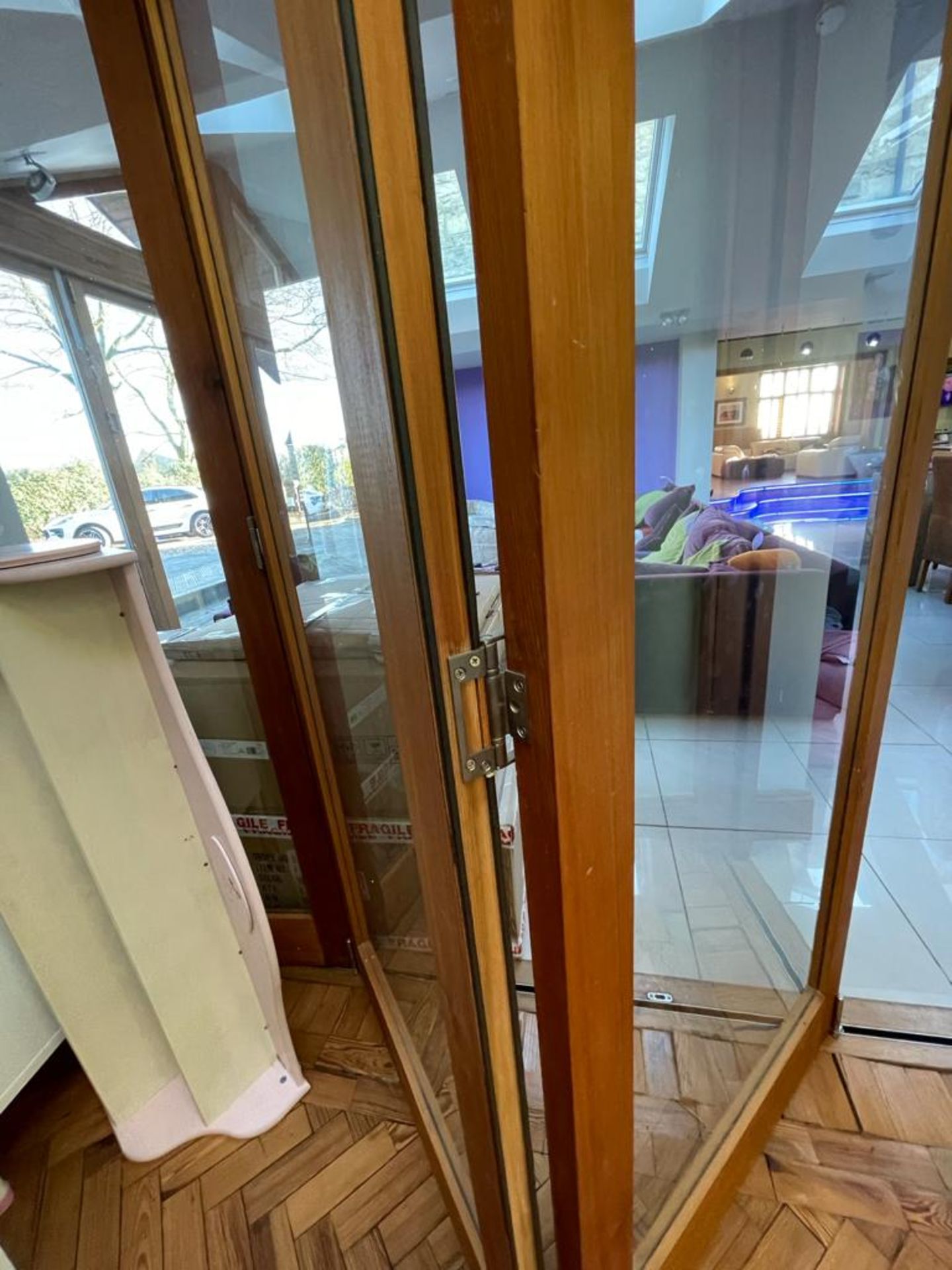 Set of 4 x Solid Wood Bi-Folding Internal Doors - NO VAT ON HAMMER - CL638 - Location: Bolton BL6 - Image 11 of 13