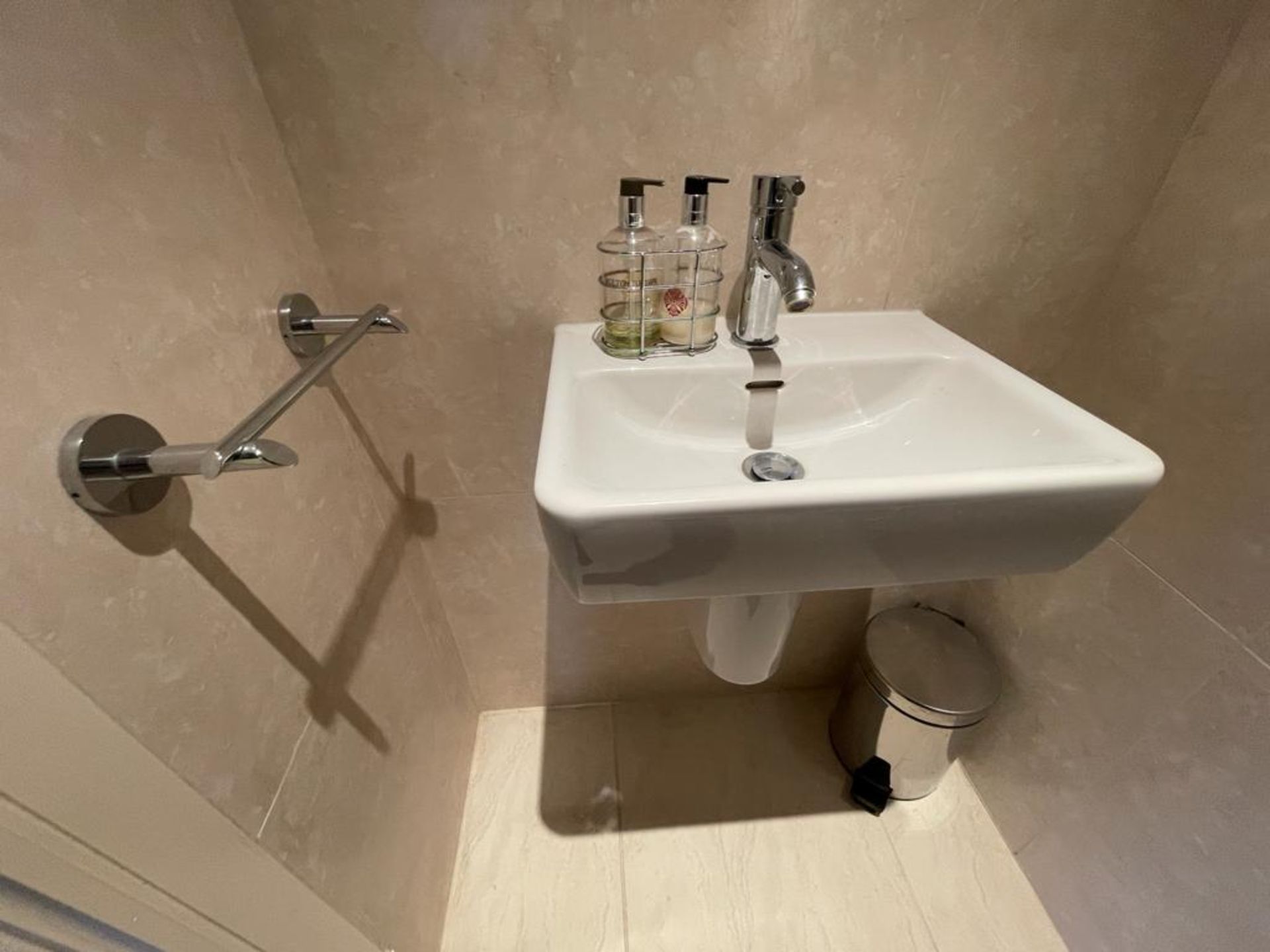 1 x LAUFEN PRO Toilet and Washbasin - NO VAT ON THE HAMMER - Preowned - CL631 - Location: Alderley - Image 3 of 7