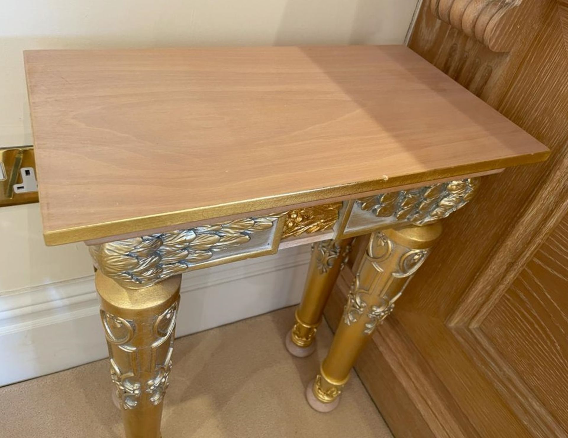 1 x Hand Carved Ornate Lamp Tables Complimented With Birchwood Veneer, Golden Pillar Legs, Carved - Image 5 of 10