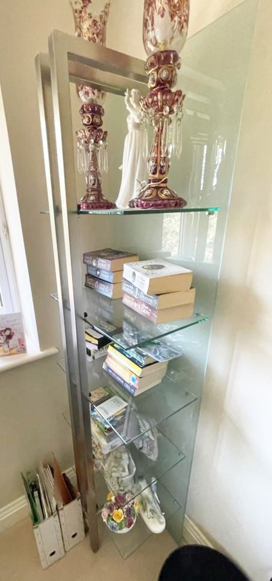 1 x Contemporary Upright Display Shelving Unit With Smoked Glass Back, Five Tier Shelves and Brushed