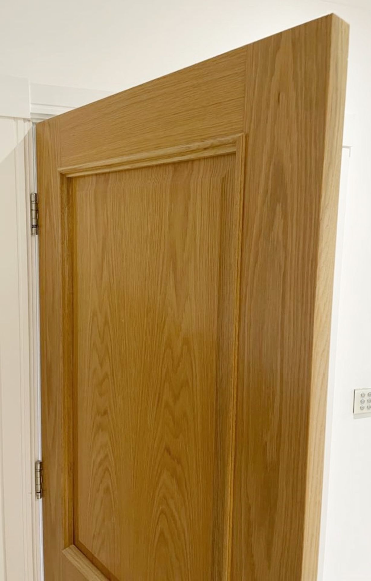 6 x Solid Oak Wood Internal Doors - Includes Hinges and Handles - NO VAT ON THE HAMMER - Image 4 of 4