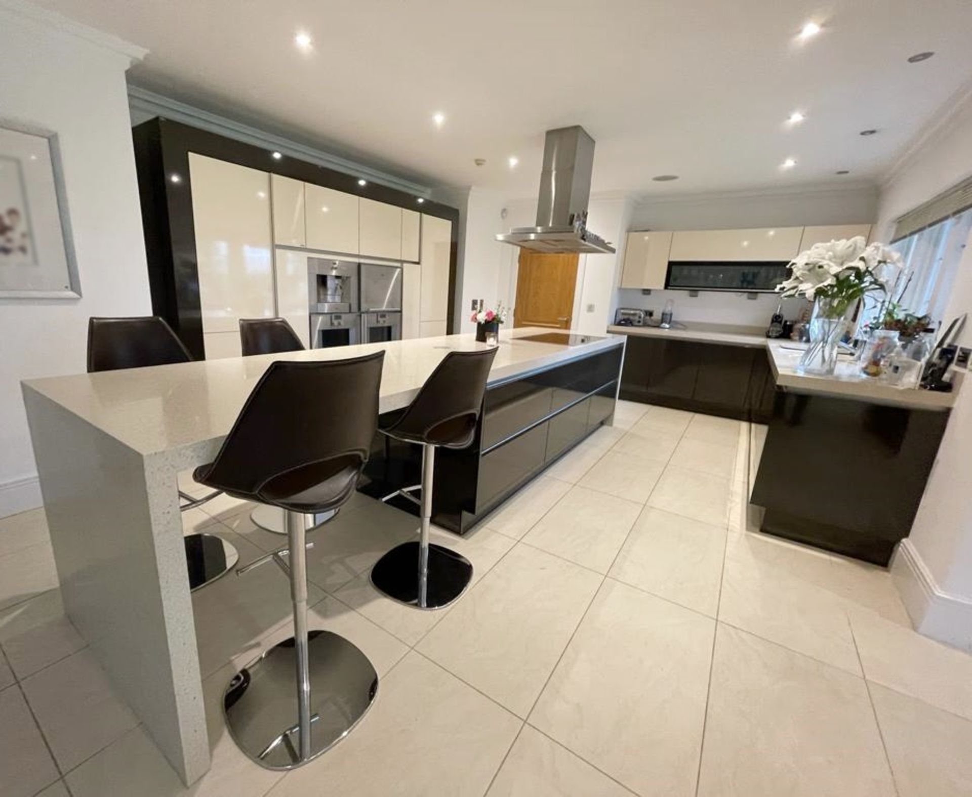 1 x Bespoke SIEMATIC Fitted S2 Handless Kitchen With High End Integrated Gaggenau Appliances