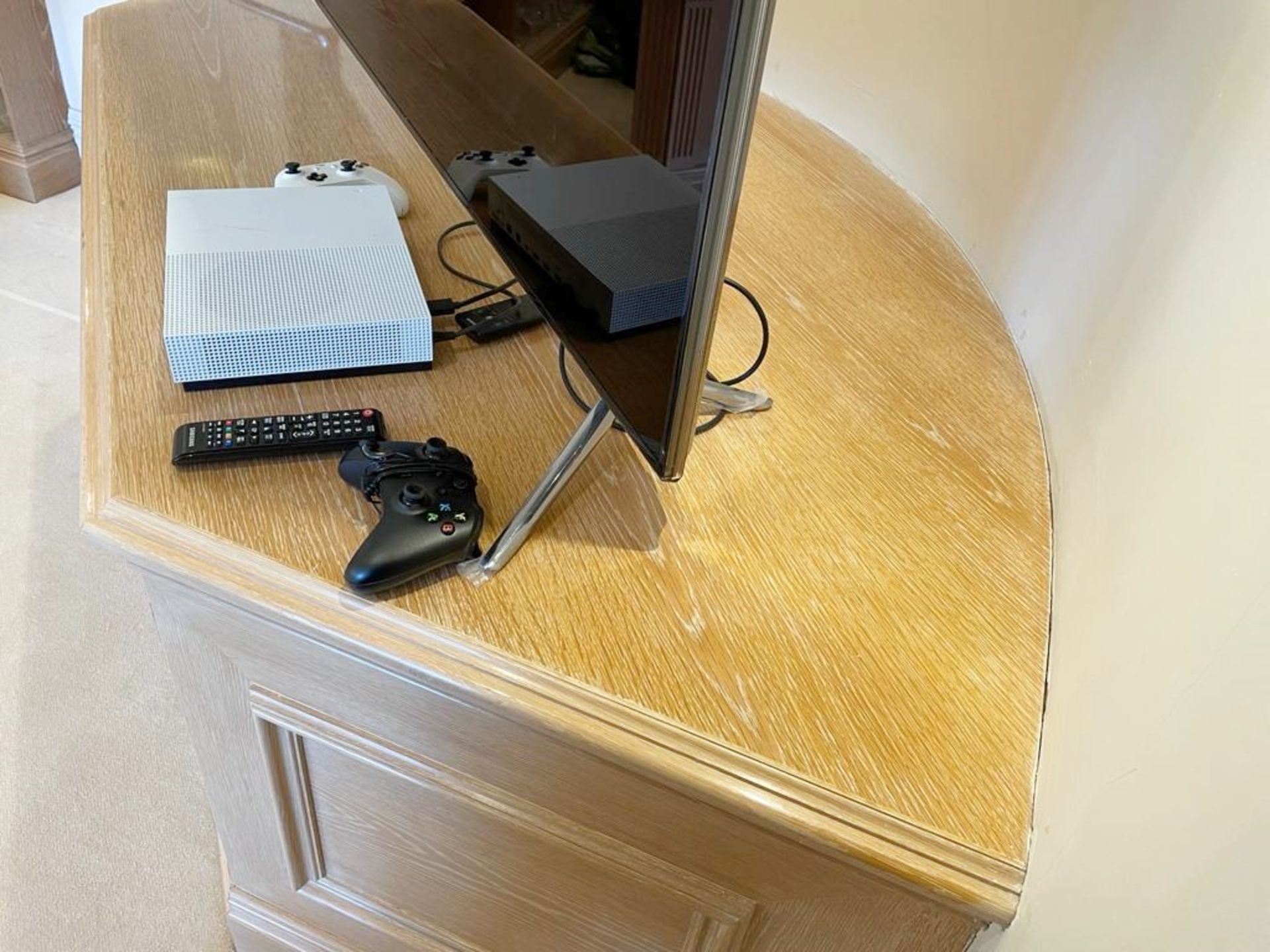 1 x Solid Beech Corner TV Cabinet - NO VAT ON THE HAMMER - CL636 - Location: Poynton, Cheshire, - Image 6 of 8