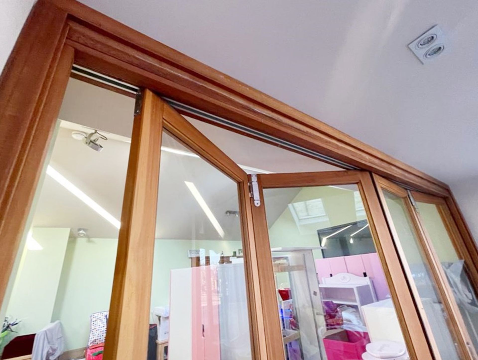 Set of 4 x Solid Wood Bi-Folding Internal Doors - NO VAT ON HAMMER - CL638 - Location: Bolton BL6 - Image 9 of 13