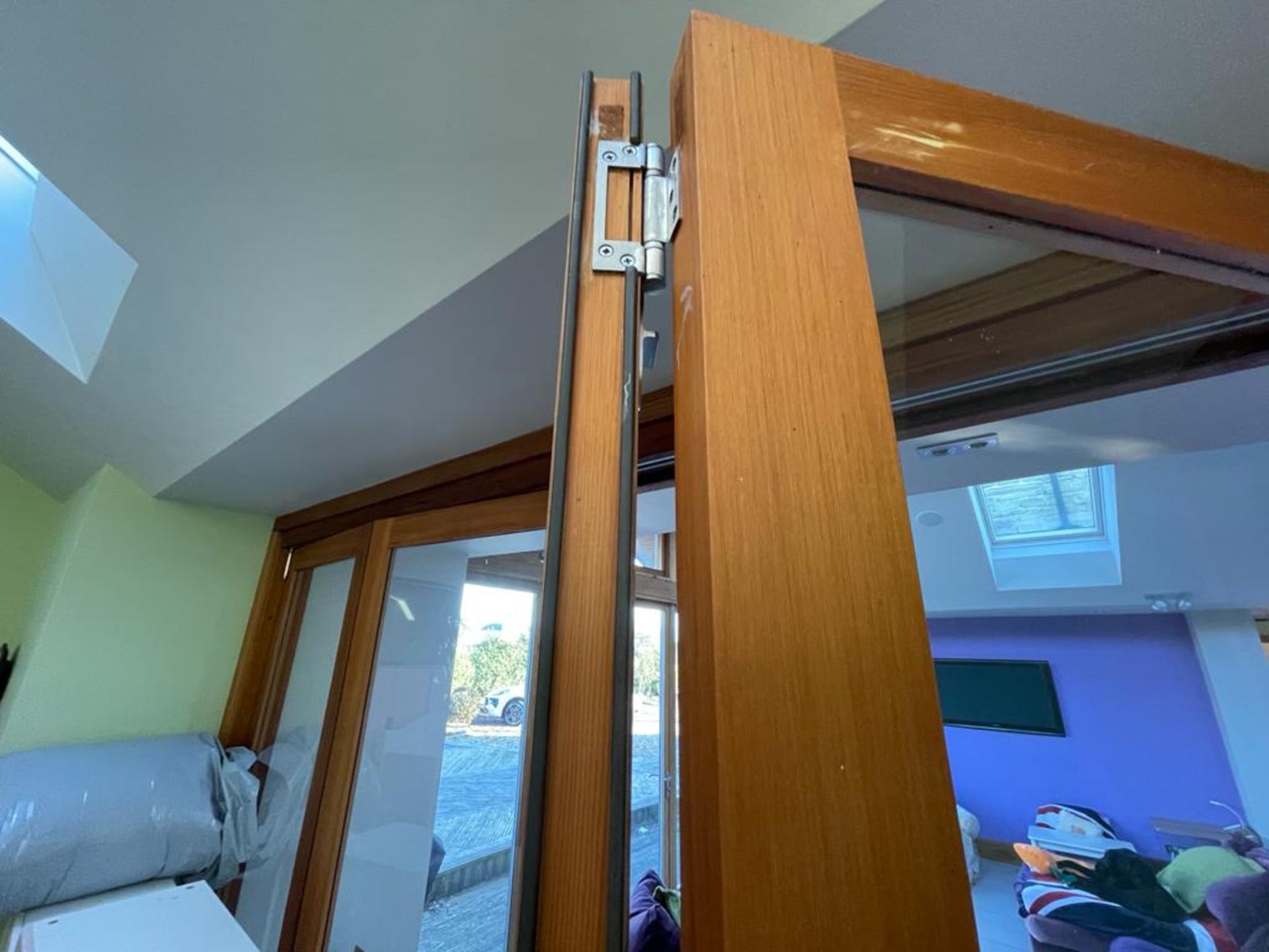 Set of 4 x Solid Wood Bi-Folding Internal Doors - NO VAT ON HAMMER - CL638 - Location: Bolton BL6 - Image 12 of 13