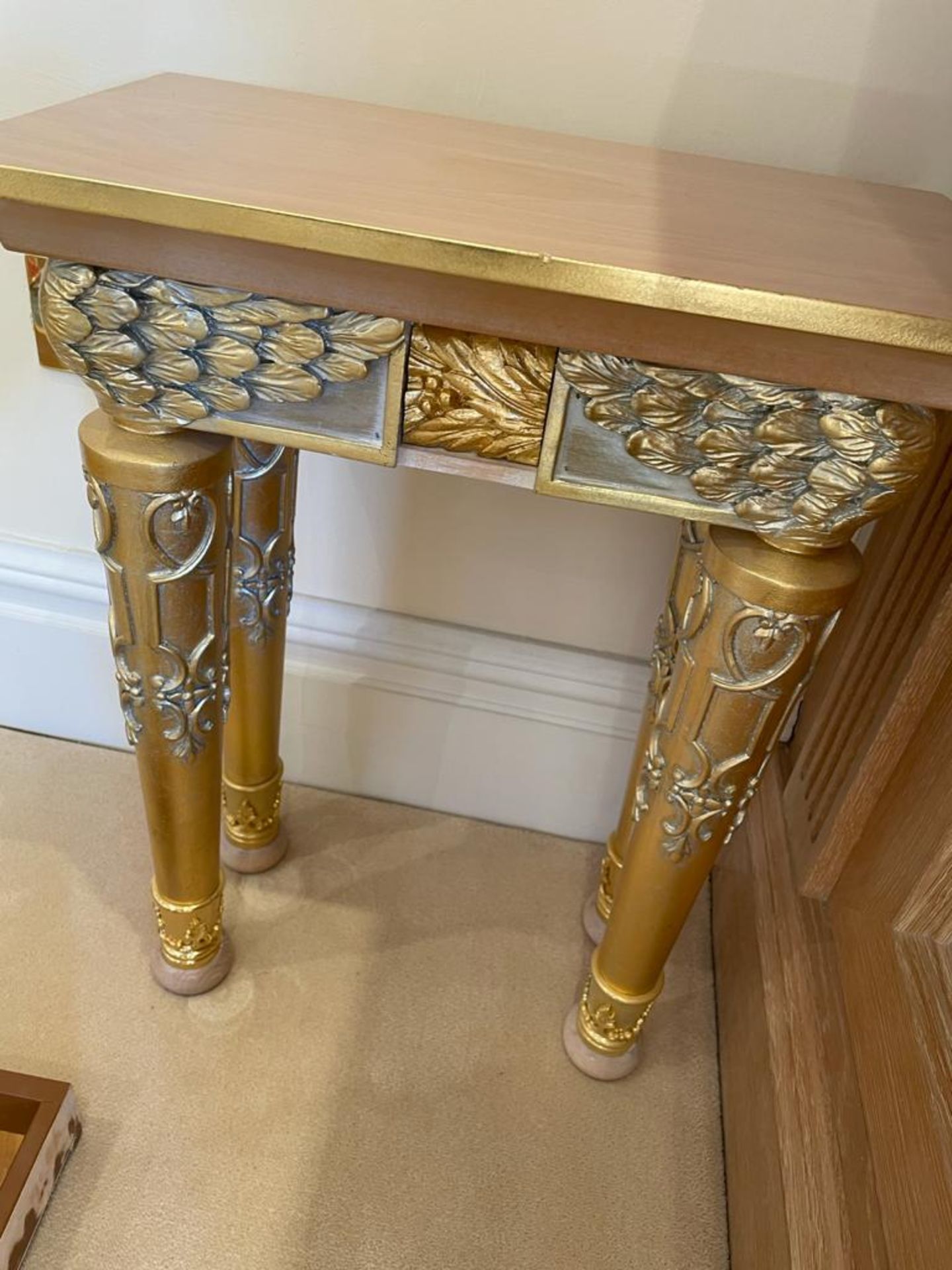 1 x Hand Carved Ornate Lamp Tables Complimented With Birchwood Veneer, Golden Pillar Legs, Carved - Image 3 of 10