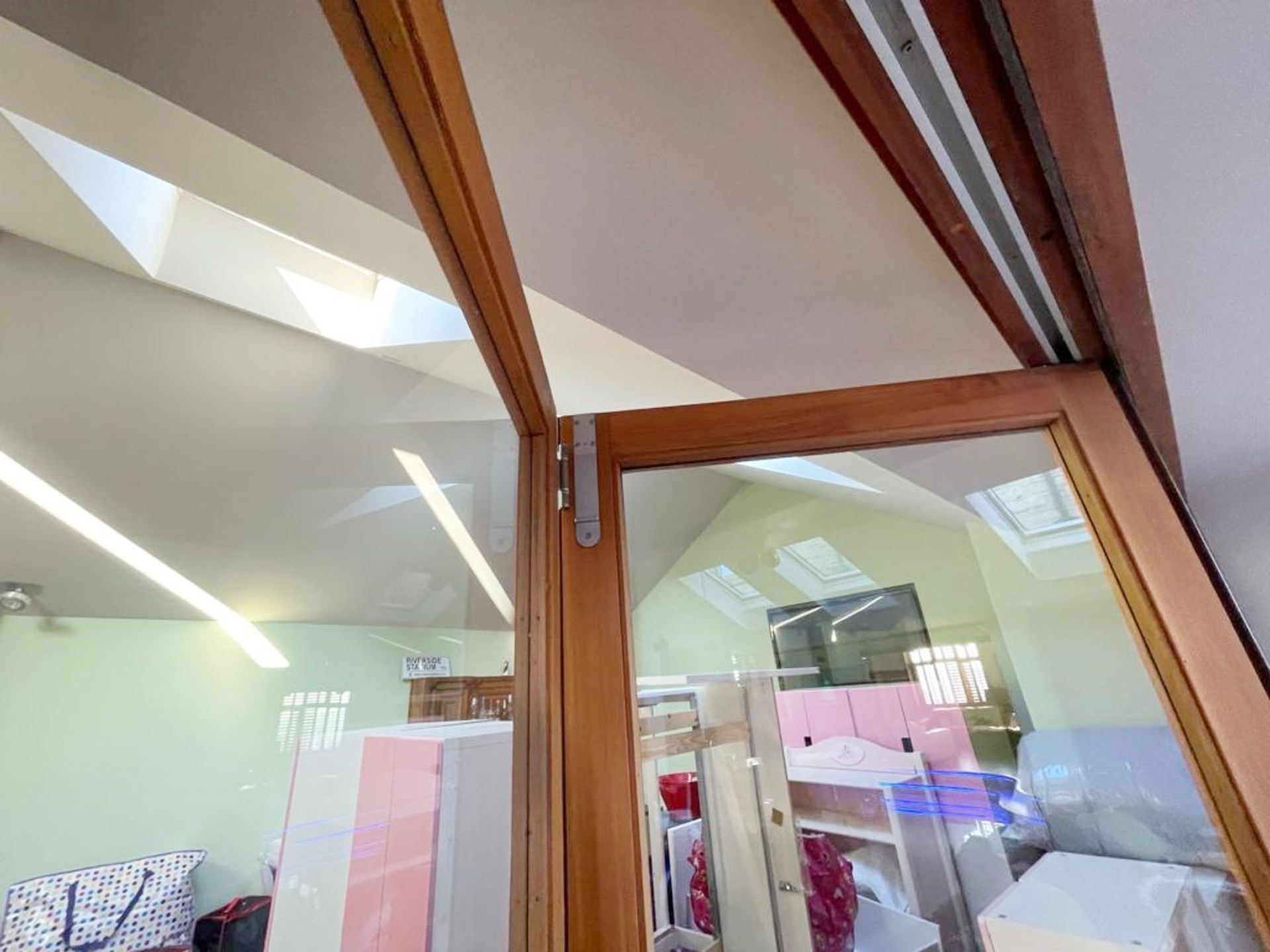 Set of 4 x Solid Wood Bi-Folding Internal Doors - NO VAT ON HAMMER - CL638 - Location: Bolton BL6 - Image 8 of 13