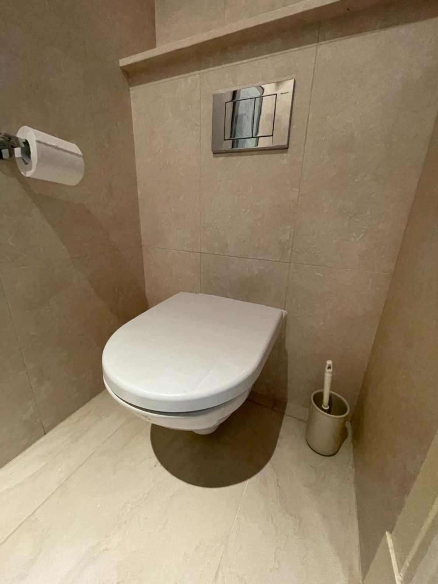 1 x LAUFEN PRO Toilet and Washbasin - NO VAT ON THE HAMMER - Preowned - CL631 - Location: Alderley - Image 2 of 7